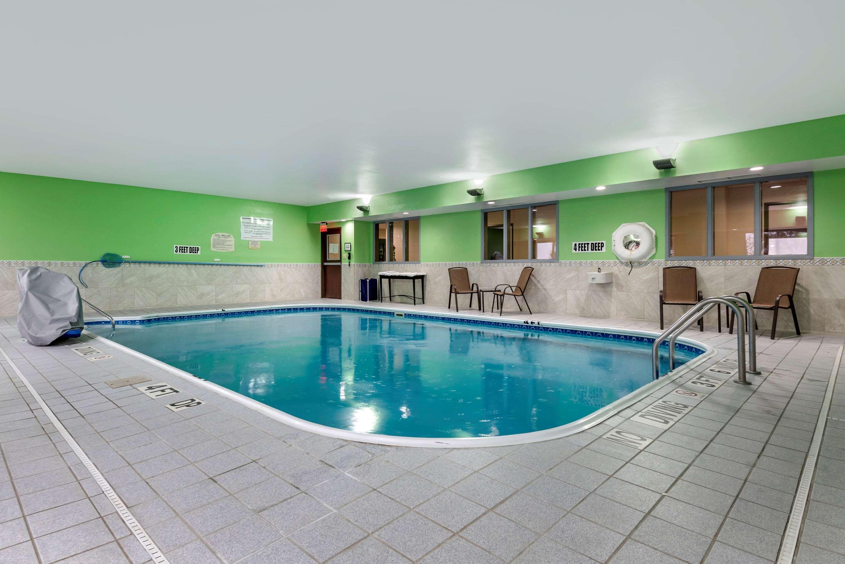 Comfort Inn & Suites Liverpool — photo 4