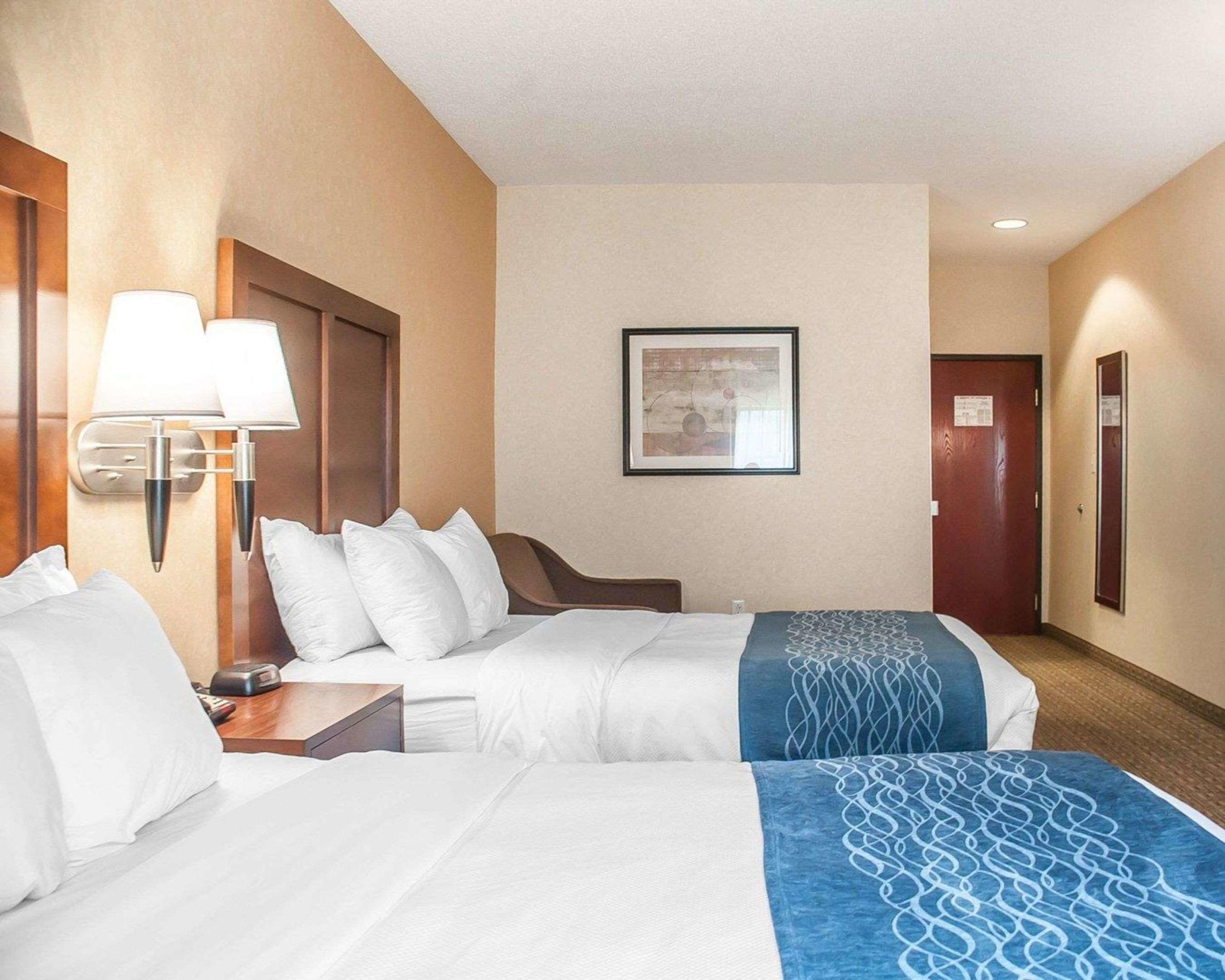 Comfort Inn & Suites — photo 5