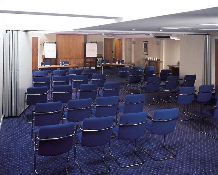 Leonardo Hotel London Heathrow Airport — photo 3