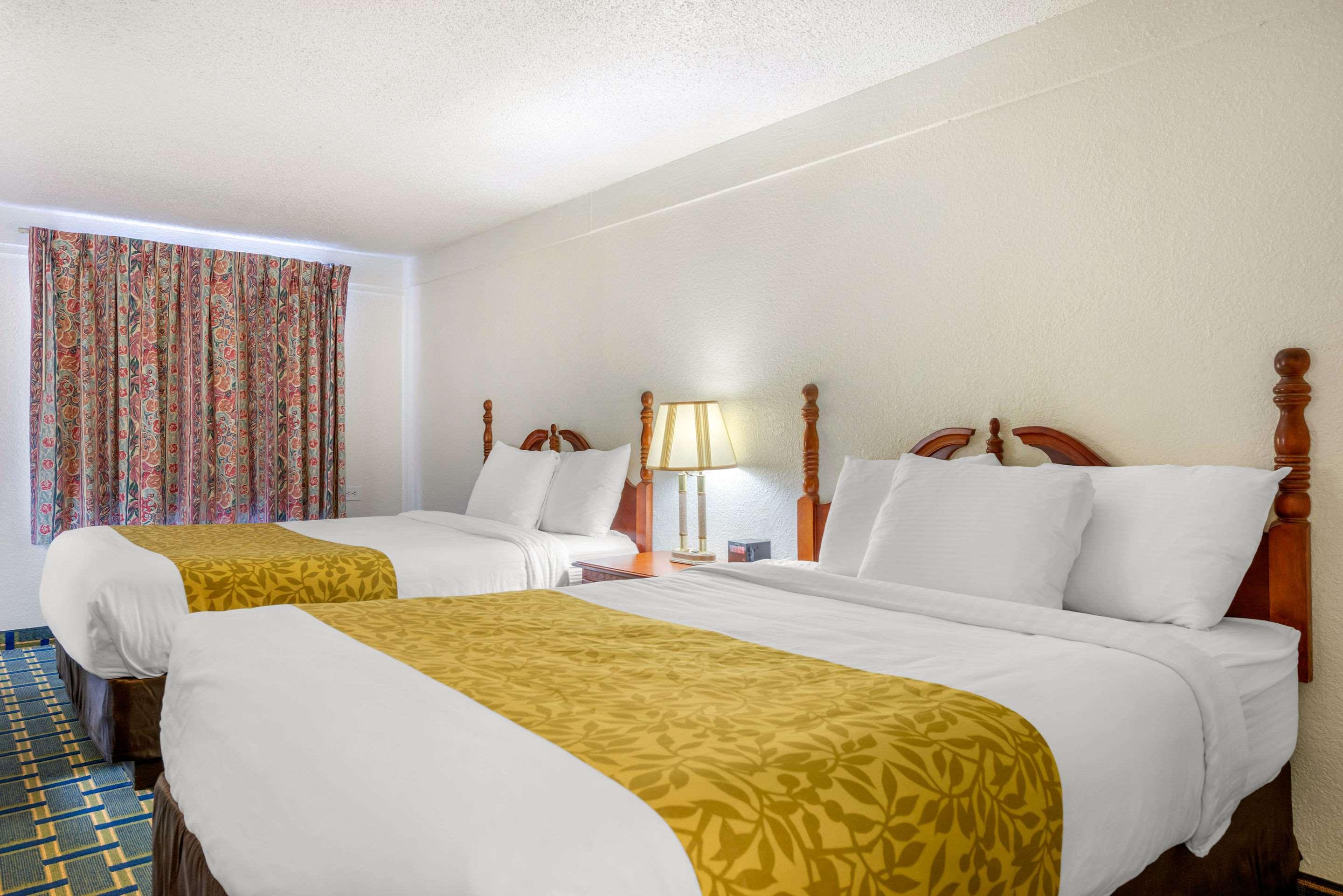 Rodeway Inn — photo 4