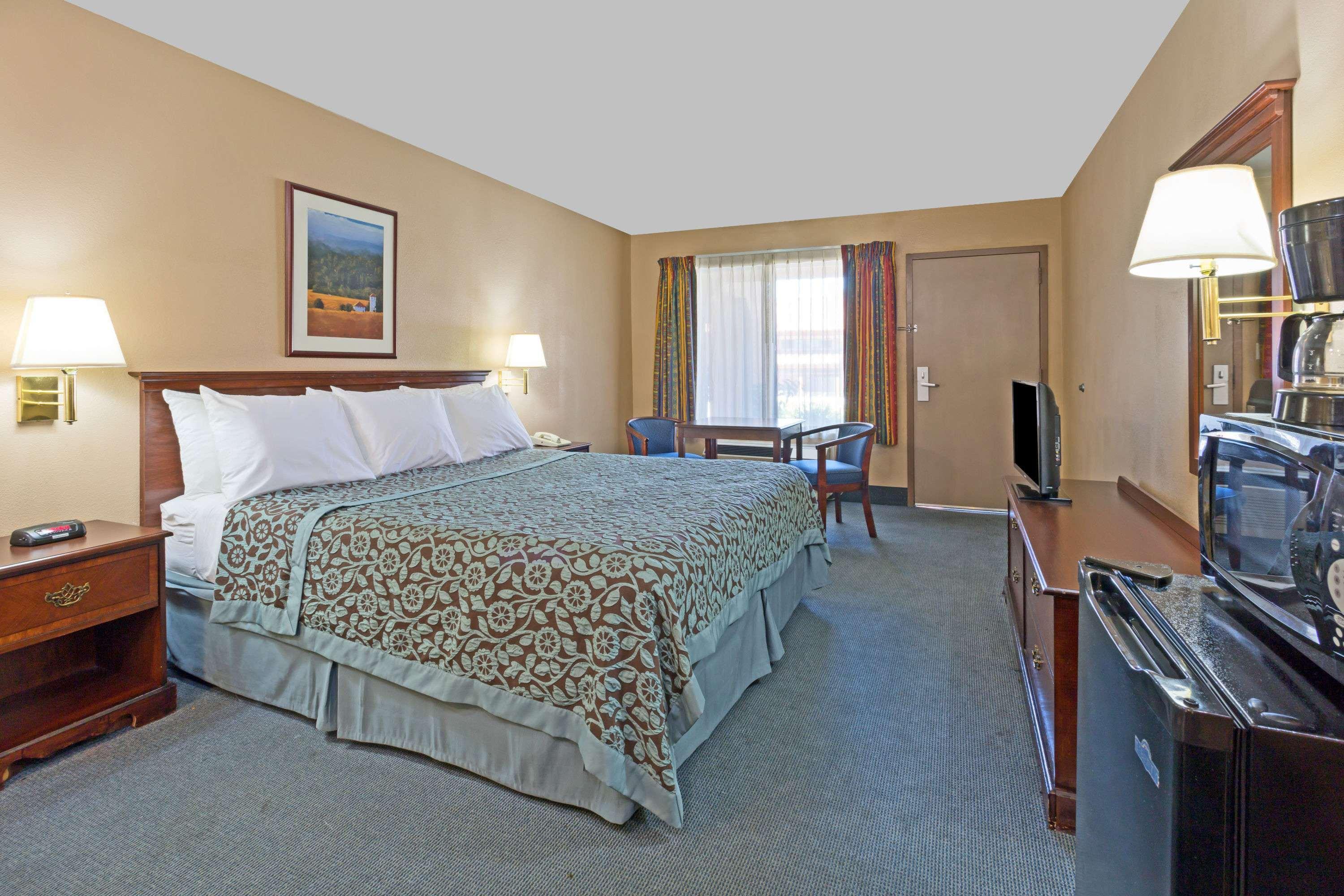 Days Inn Fontana / Rialto — photo 3