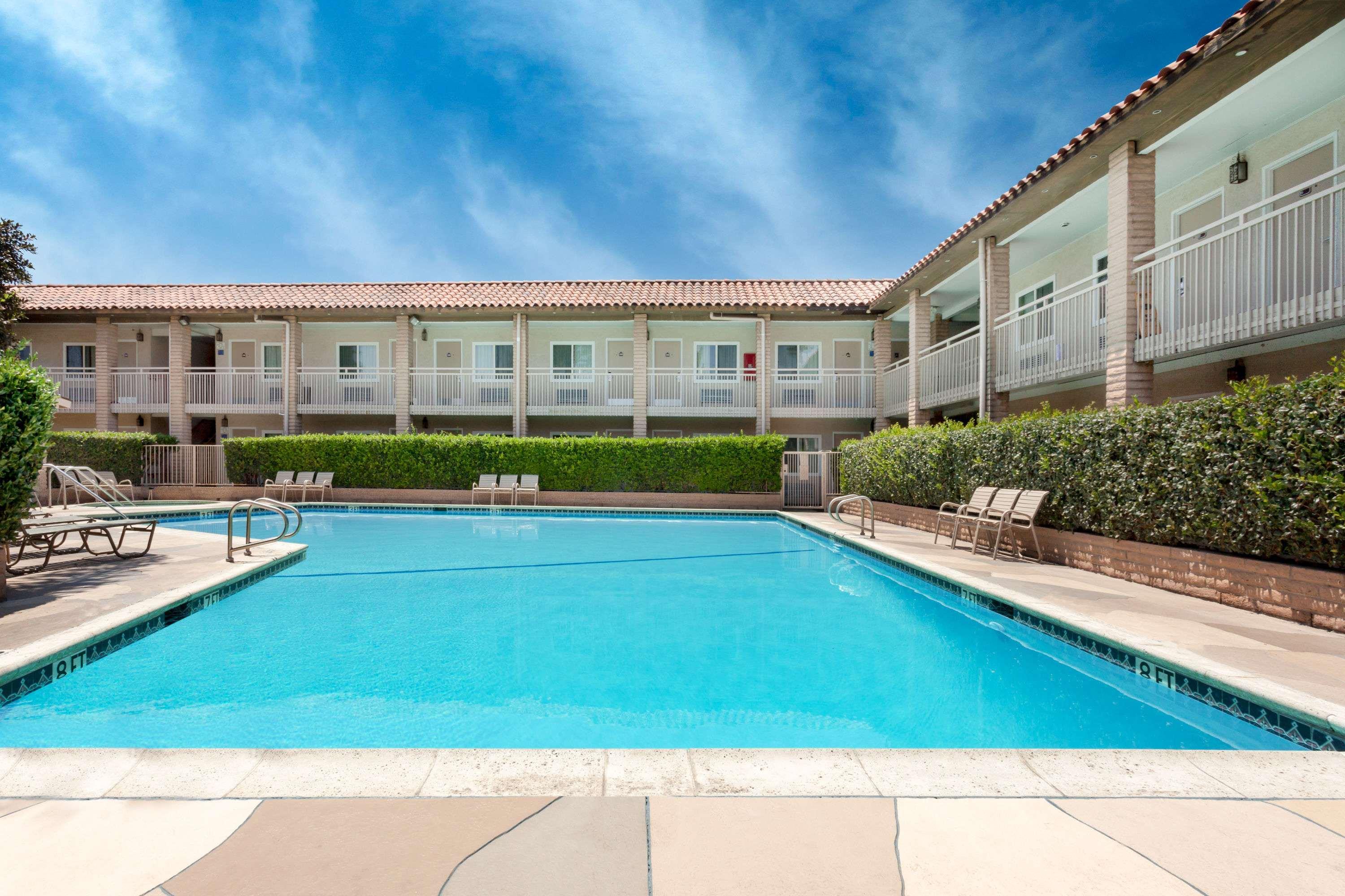 Travelodge Orange County Airport  Costa Mesa — photo 5