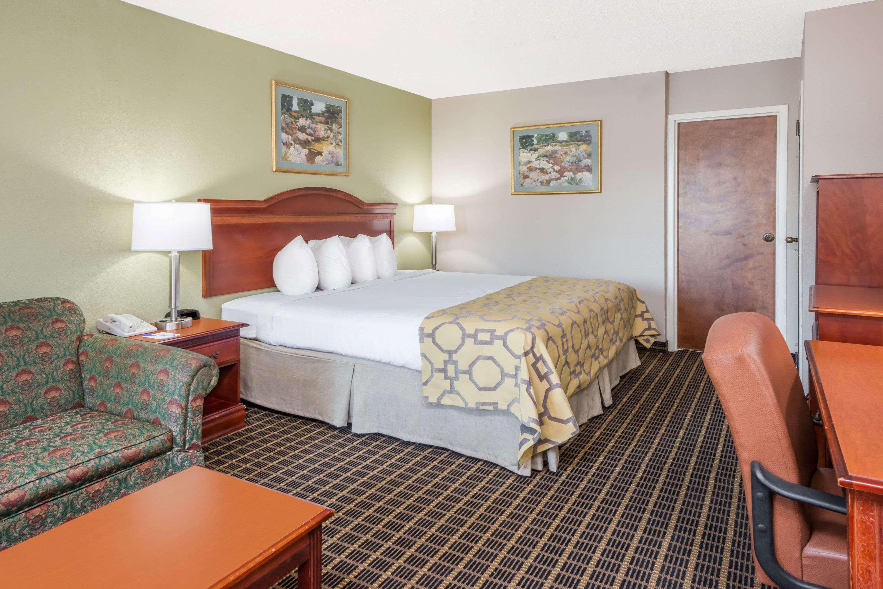 Baymont Inn & Suites Clarksville Northeast — photo 5