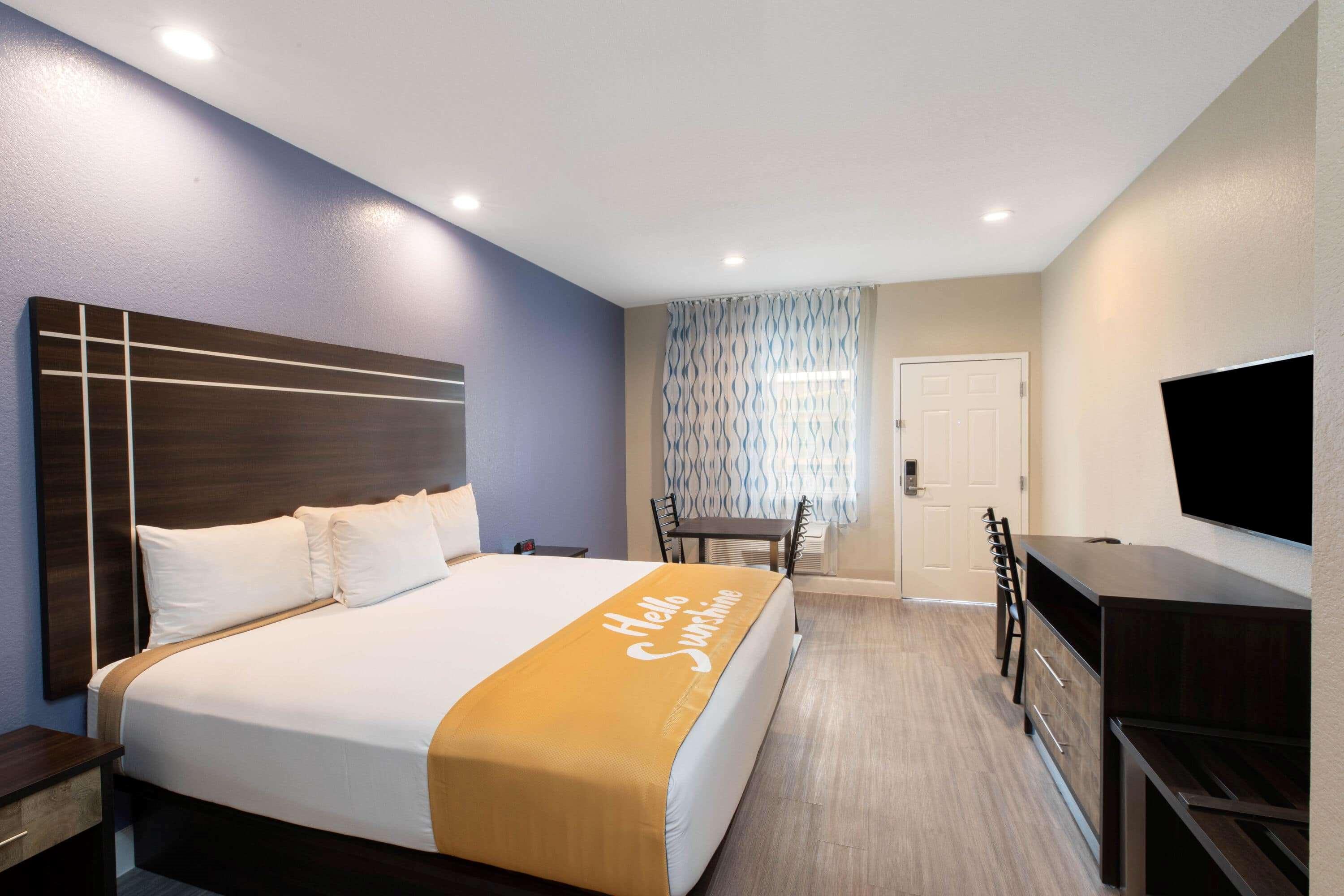 Days Inn and Suites by Wyndham La Porte — photo 5