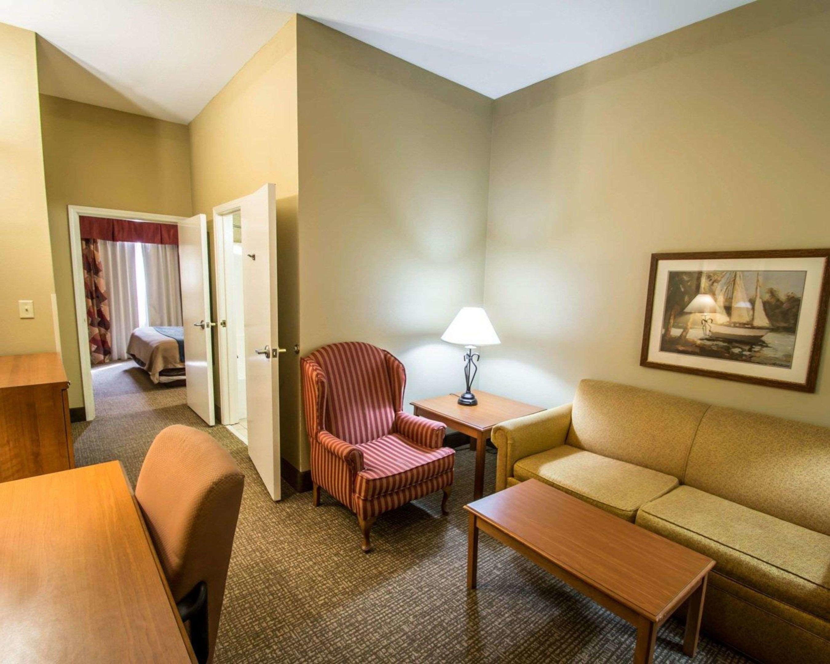 Comfort Inn & Suites I-95 - Outlet Mall — photo 5