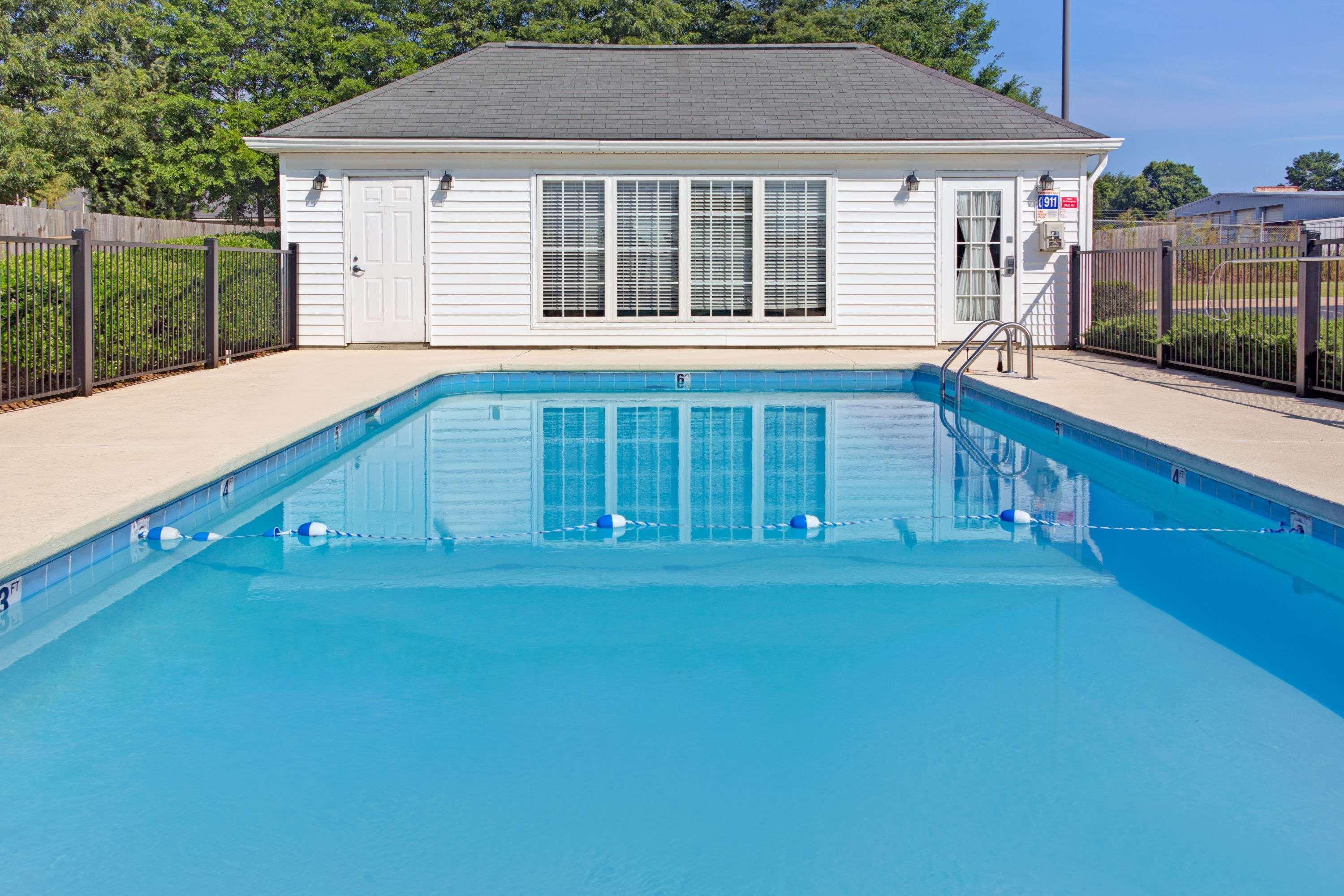 Baymont Inn & Suites Sanford — photo 4