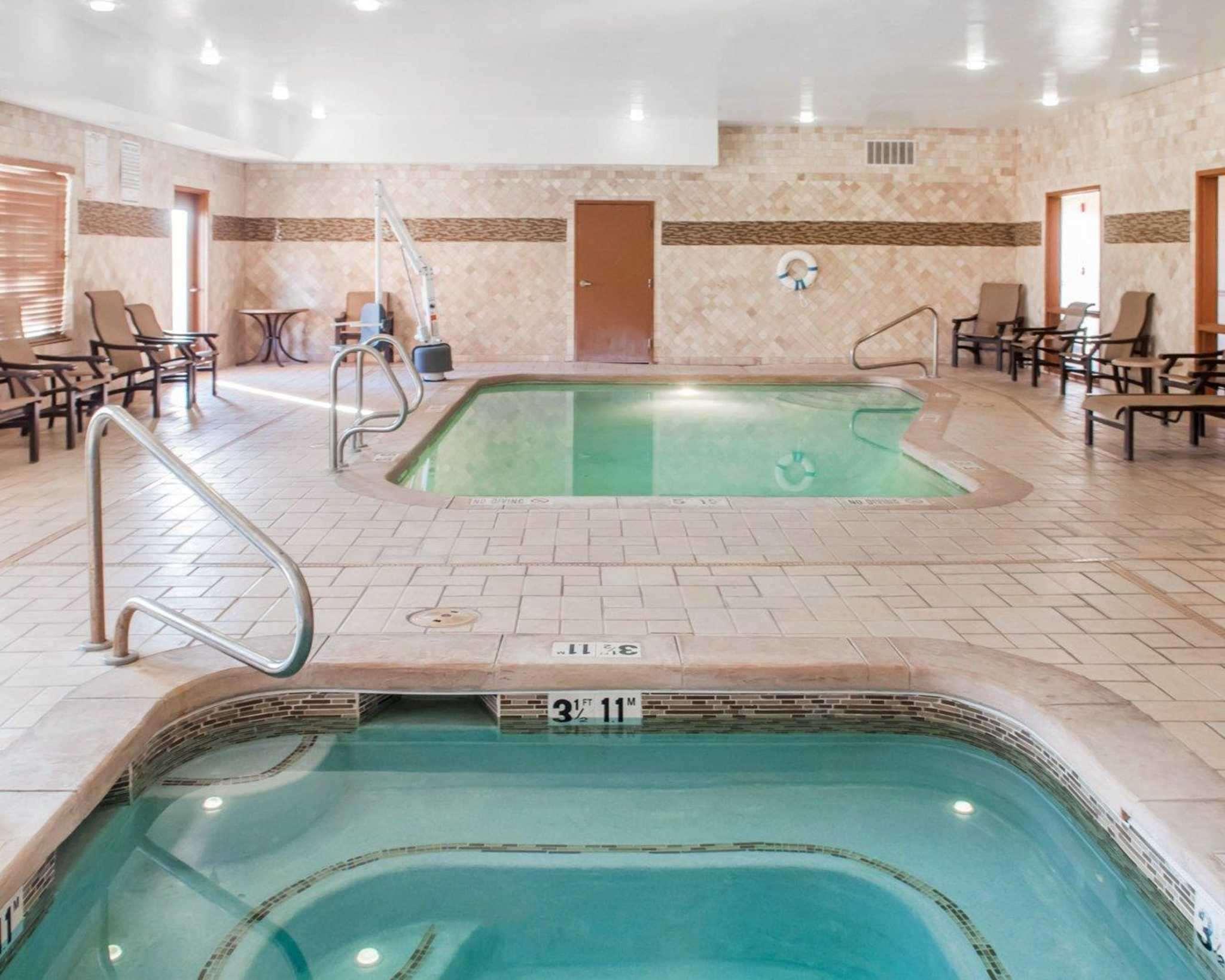 Comfort Suites — photo 4