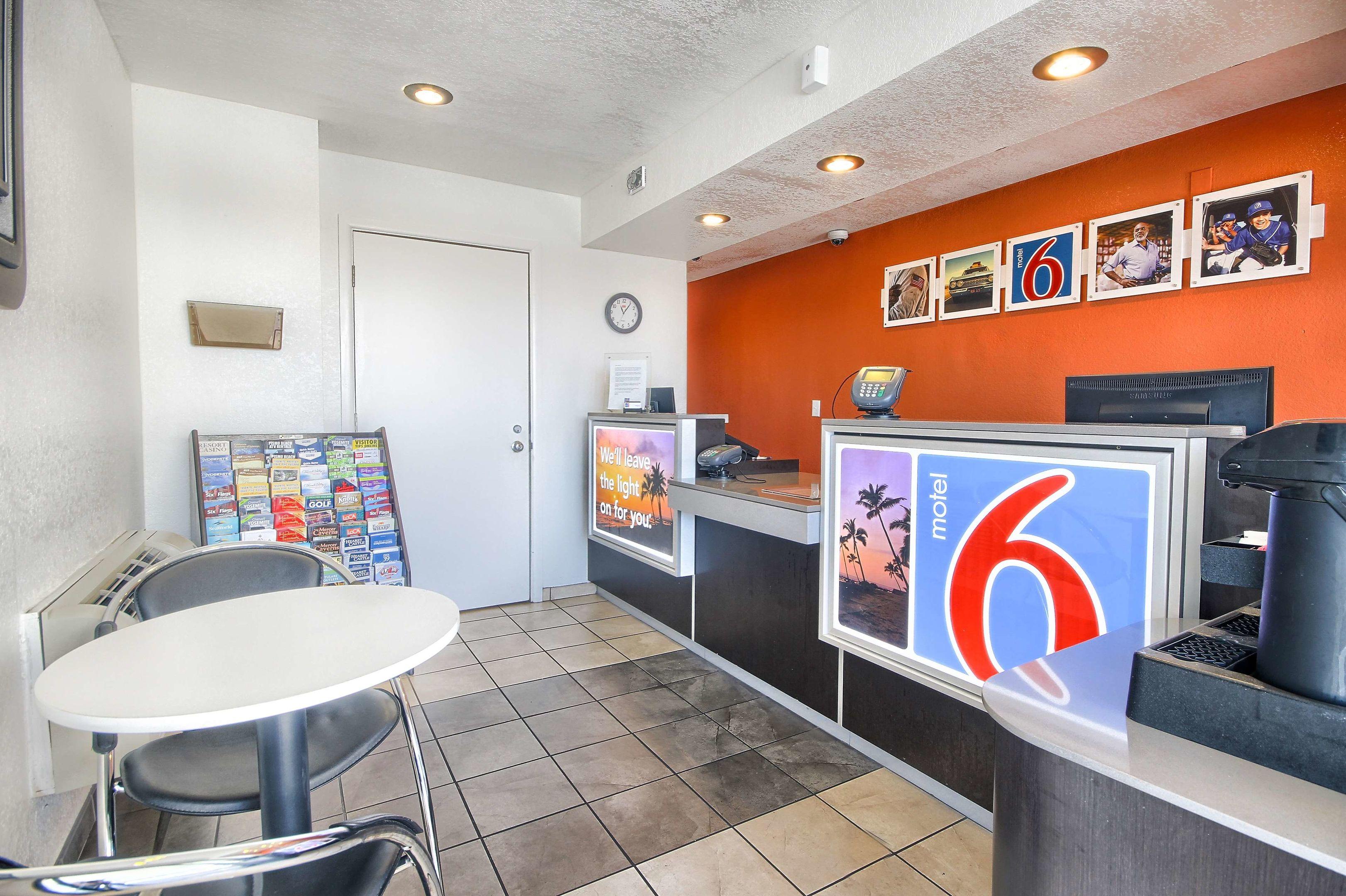 Motel 6 Fresno - Blackstone North — photo 5