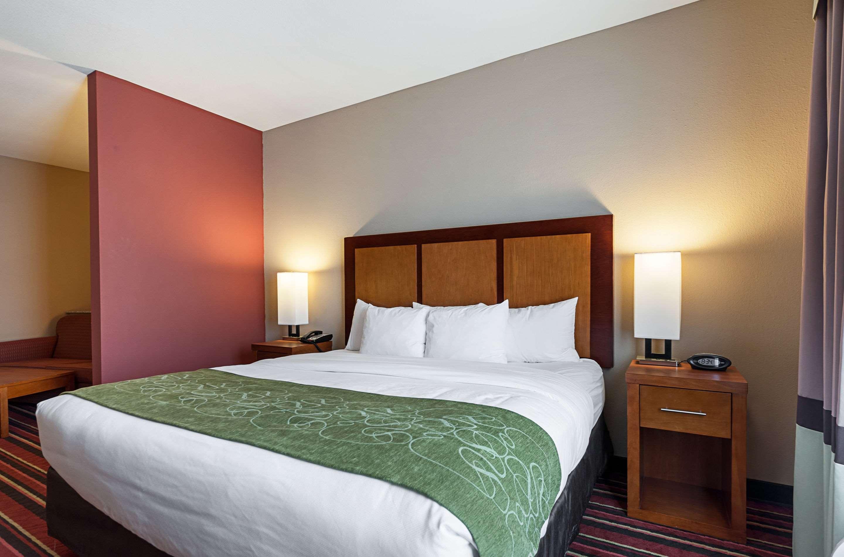 Comfort Suites — photo 4