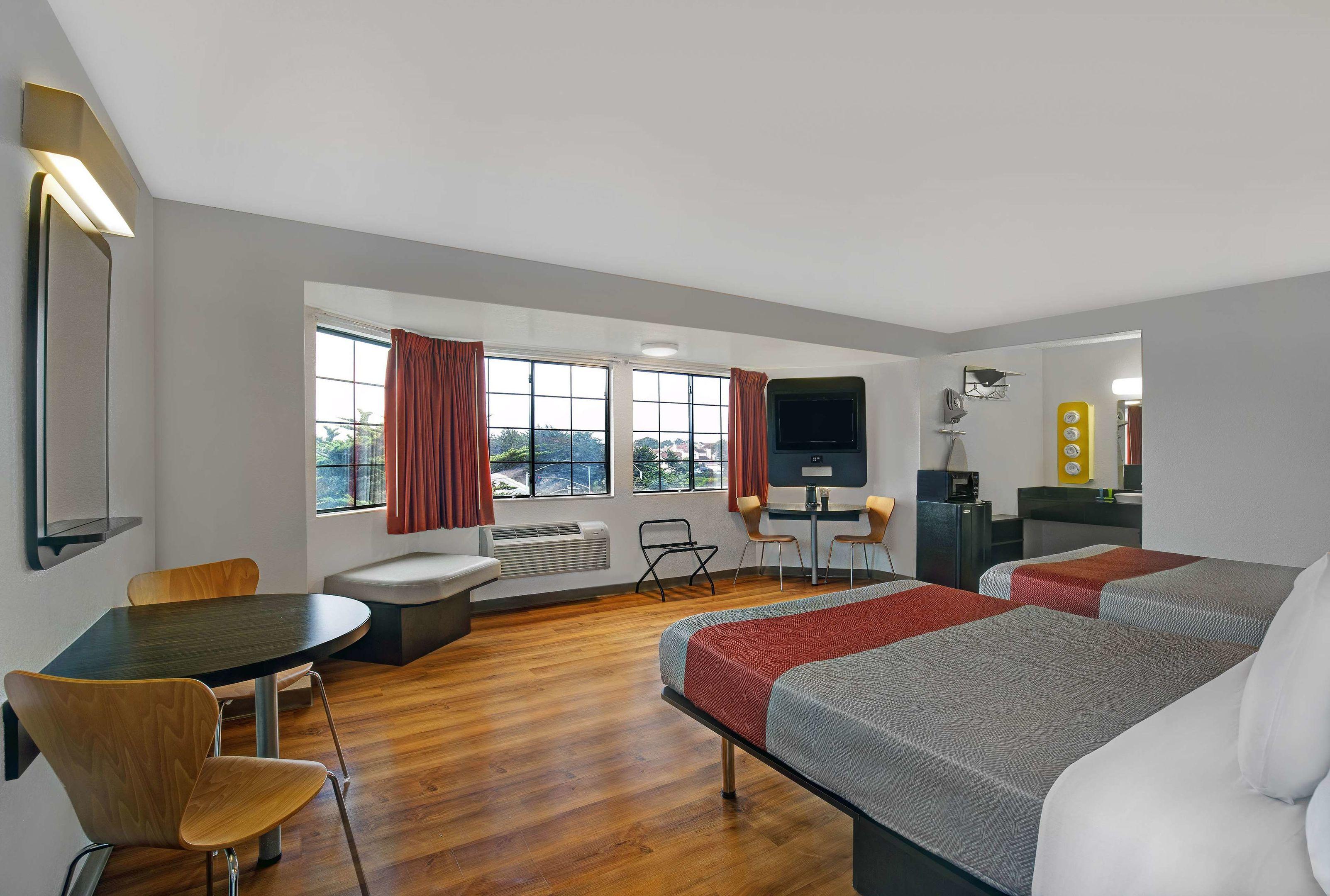 Motel 6 Monterey - Marina — photo 4