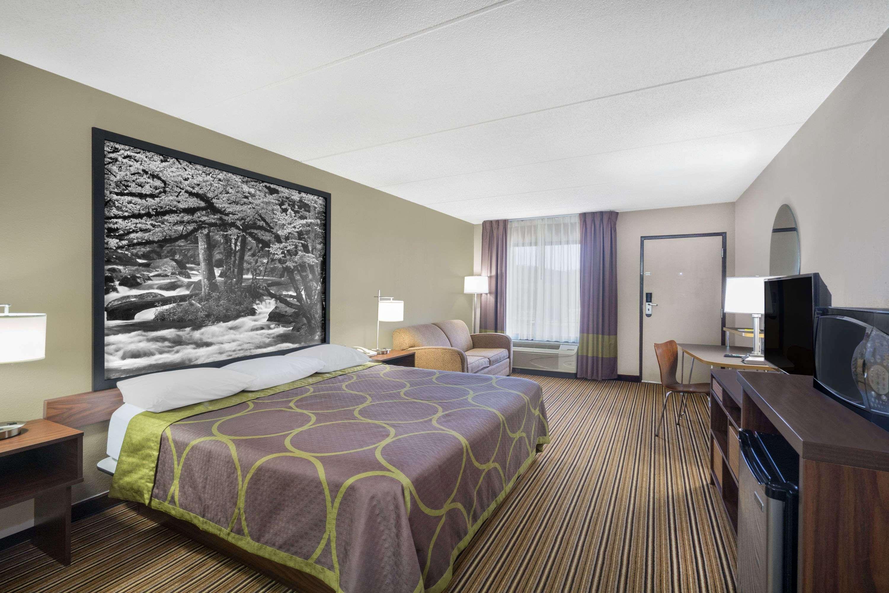 Super 8 by Wyndham Knoxville North/Powell — photo 5