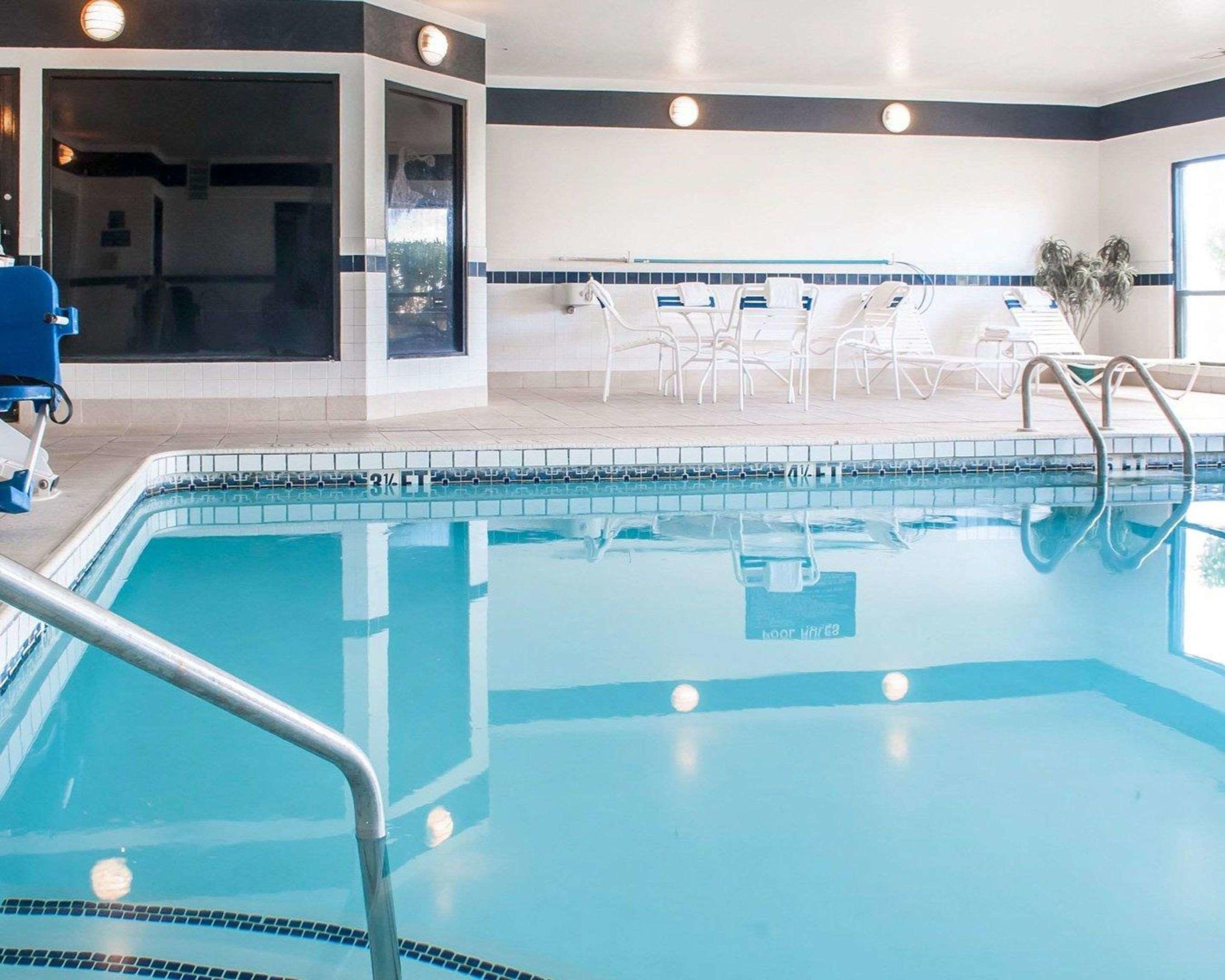 Comfort Suites University — photo 3