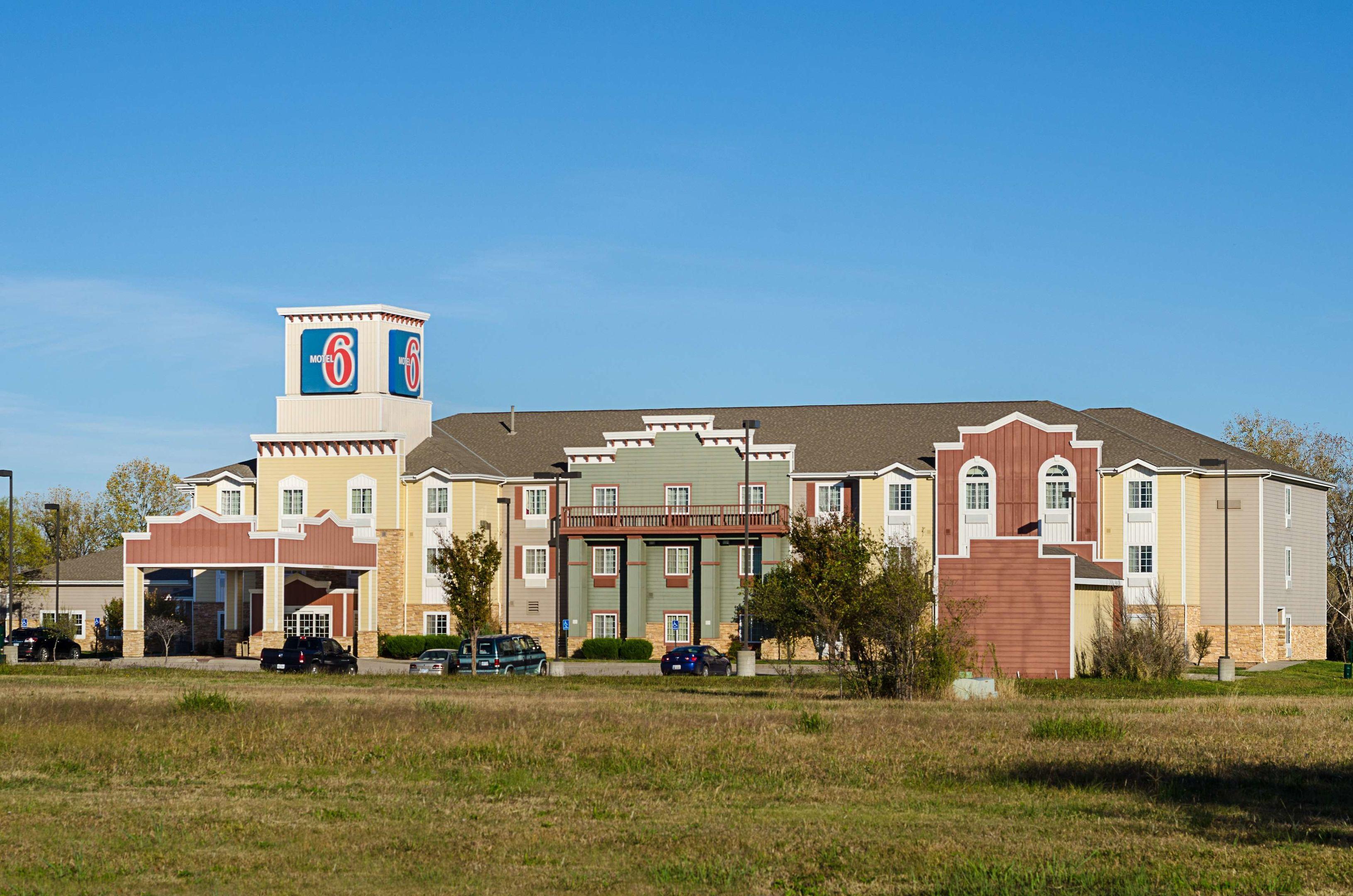 Motel 6 Park City KS — photo 4