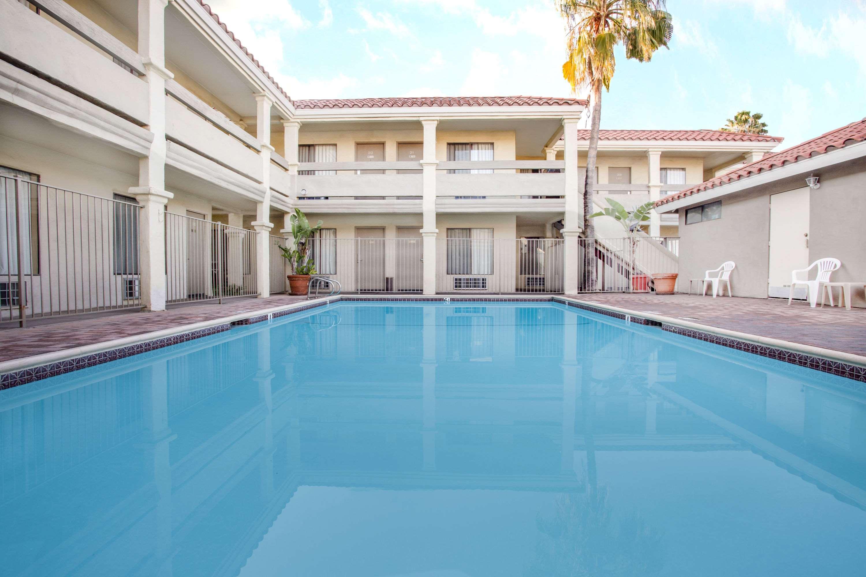 Travelodge Costa Mesa Newport Beach Hacienda Travelodge — photo 4