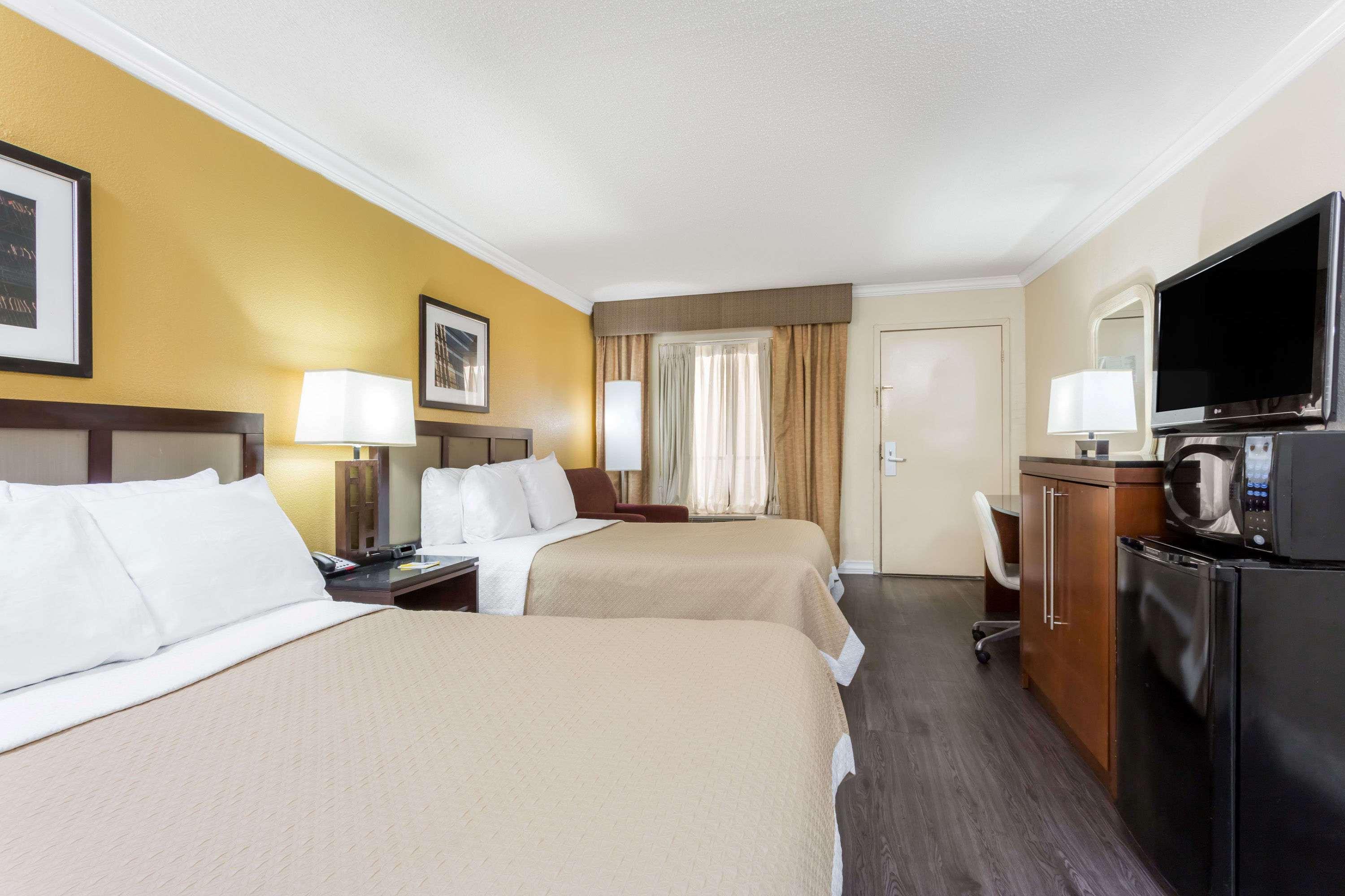 Days Inn by Wyndham Pensacola - Historic Downtown — photo 4