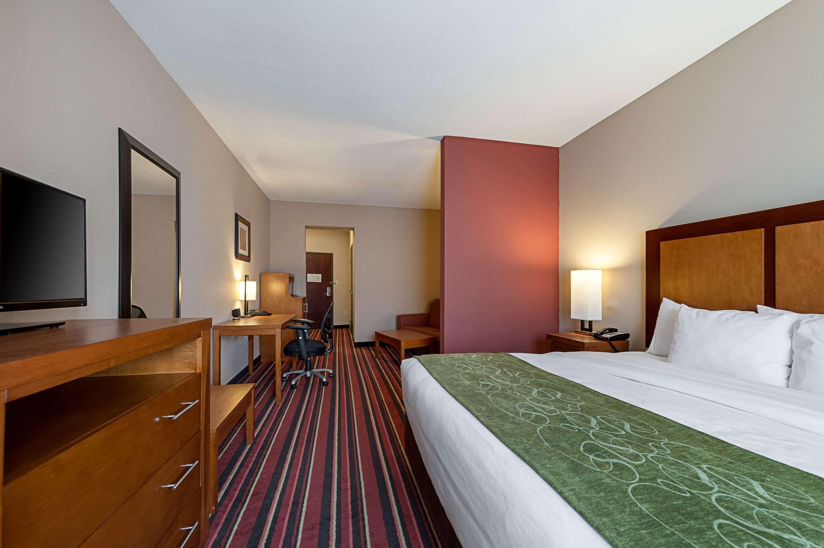 Comfort Suites — photo 5