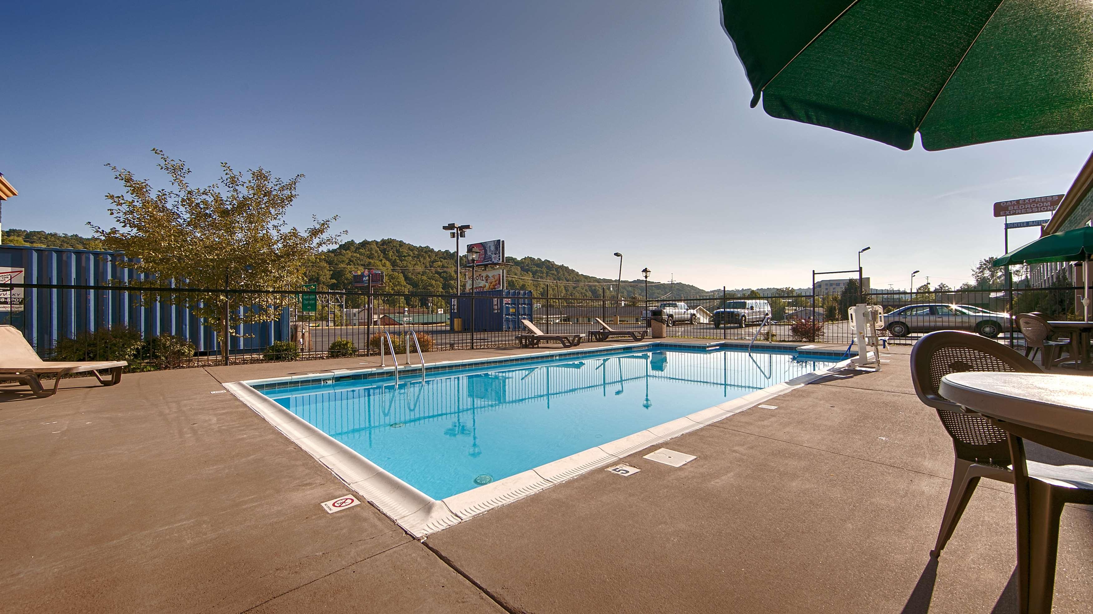 Best Western Huntington Mall Inn — photo 5