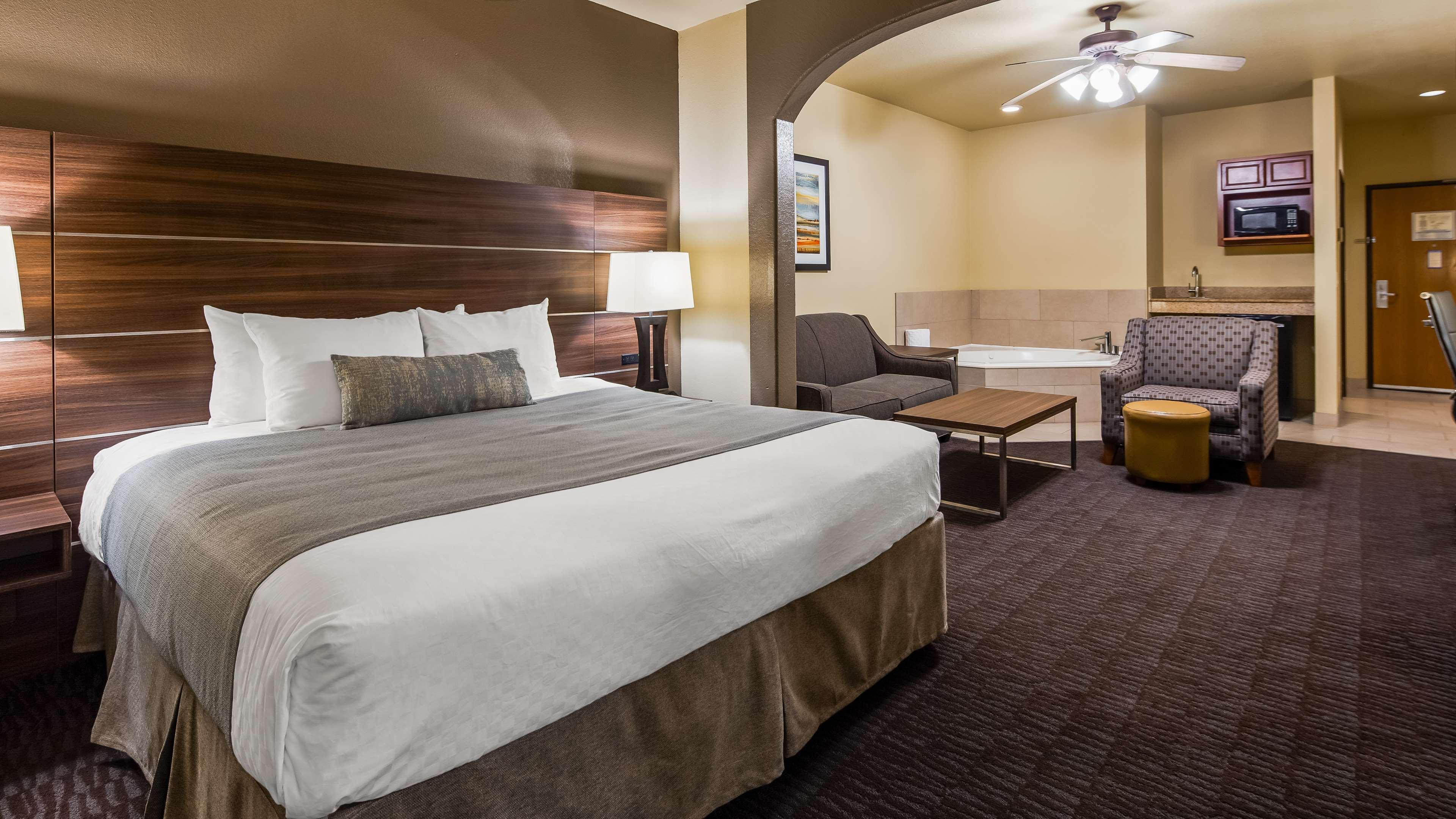 Best Western Plus Hill Country Suites — photo 4