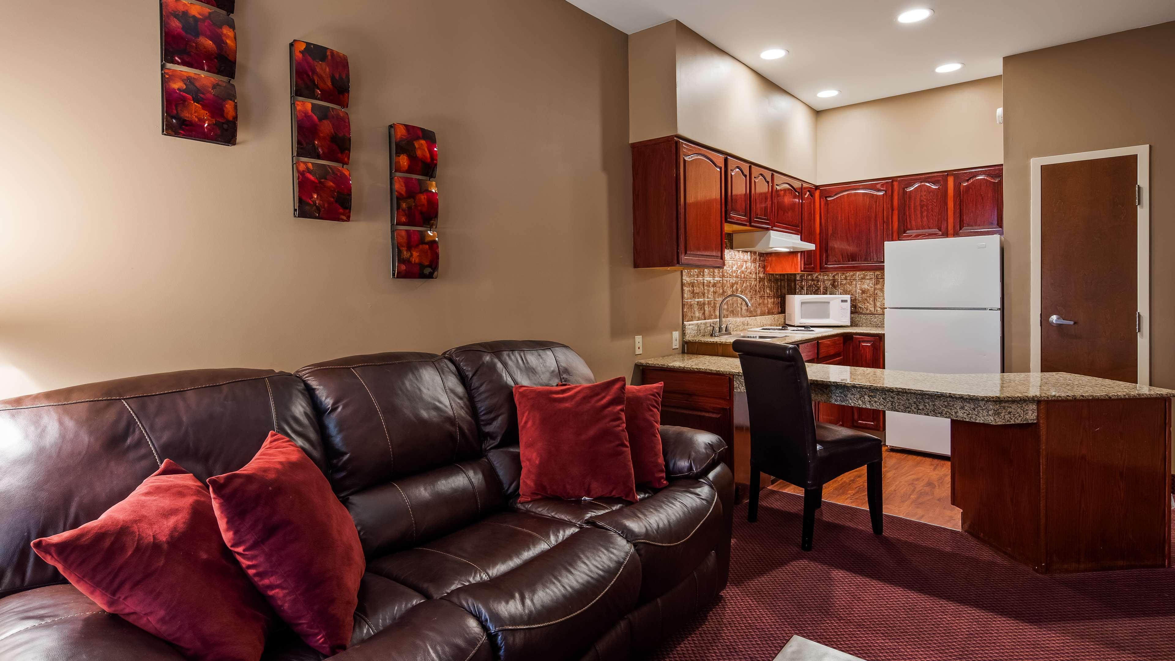 Best Western Plus Hannaford Inn & Suites — photo 4