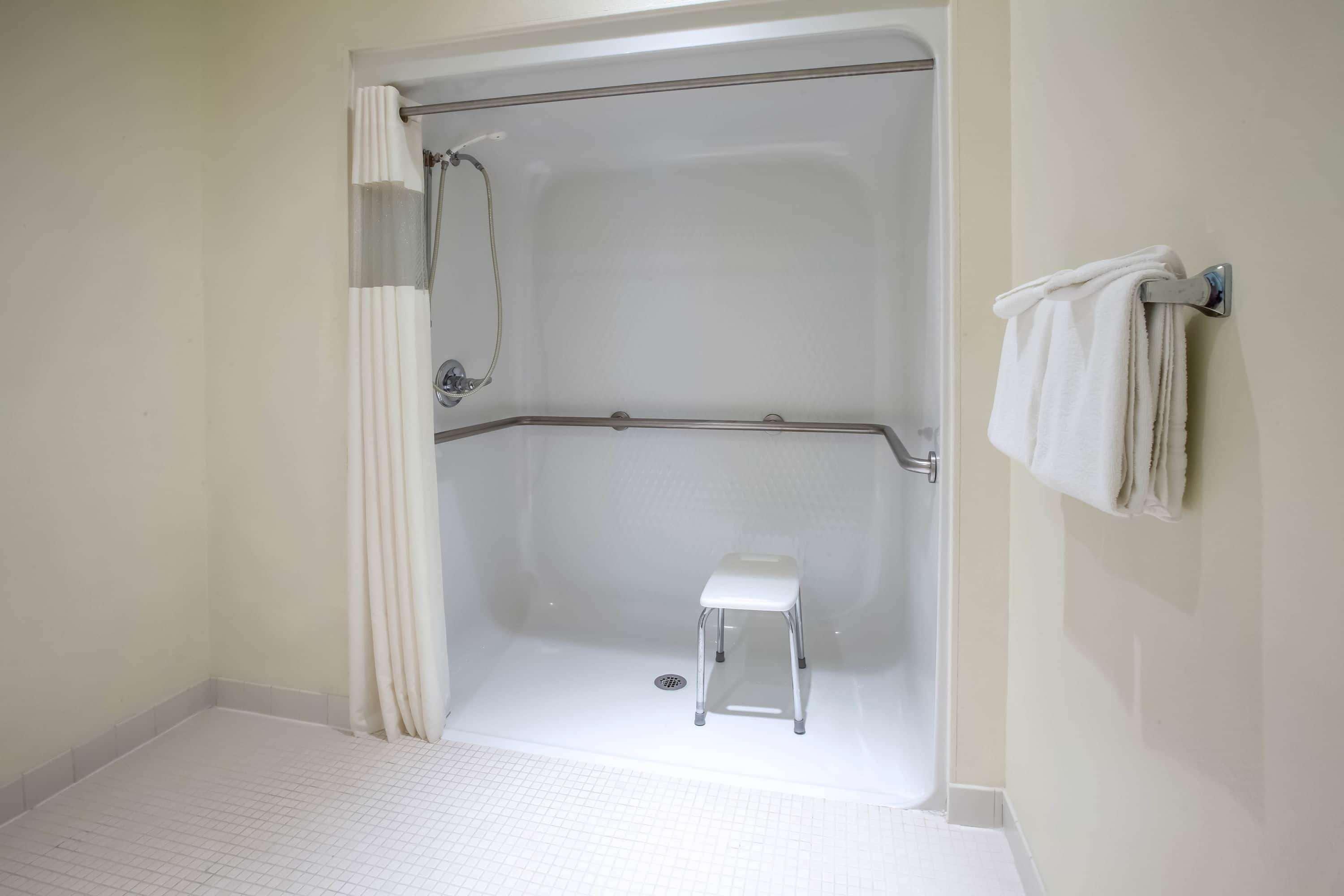 Baymont Inn & Suites Mackinaw City — photo 5
