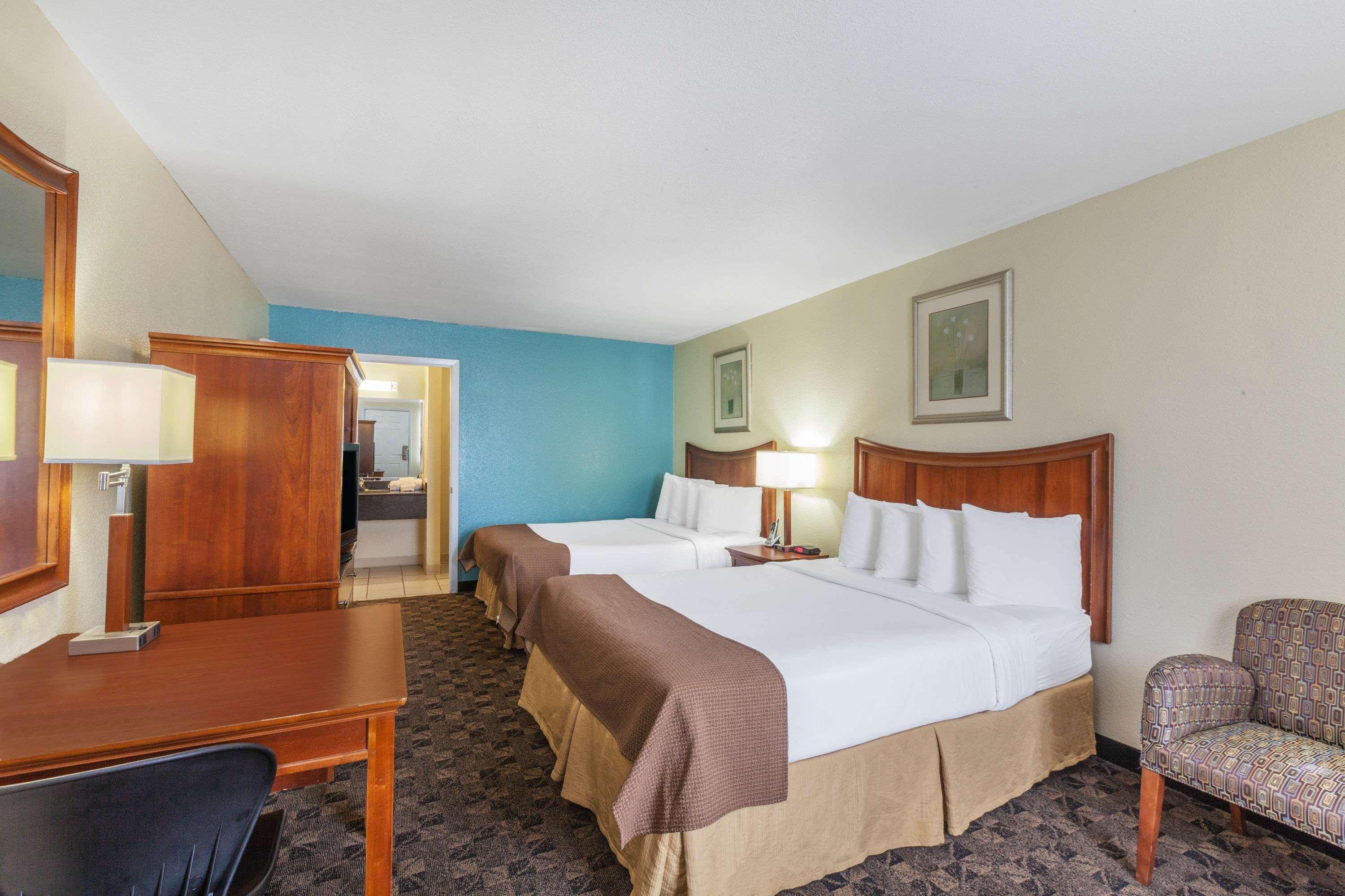 Days Inn by Wyndham Natchitoches — photo 4