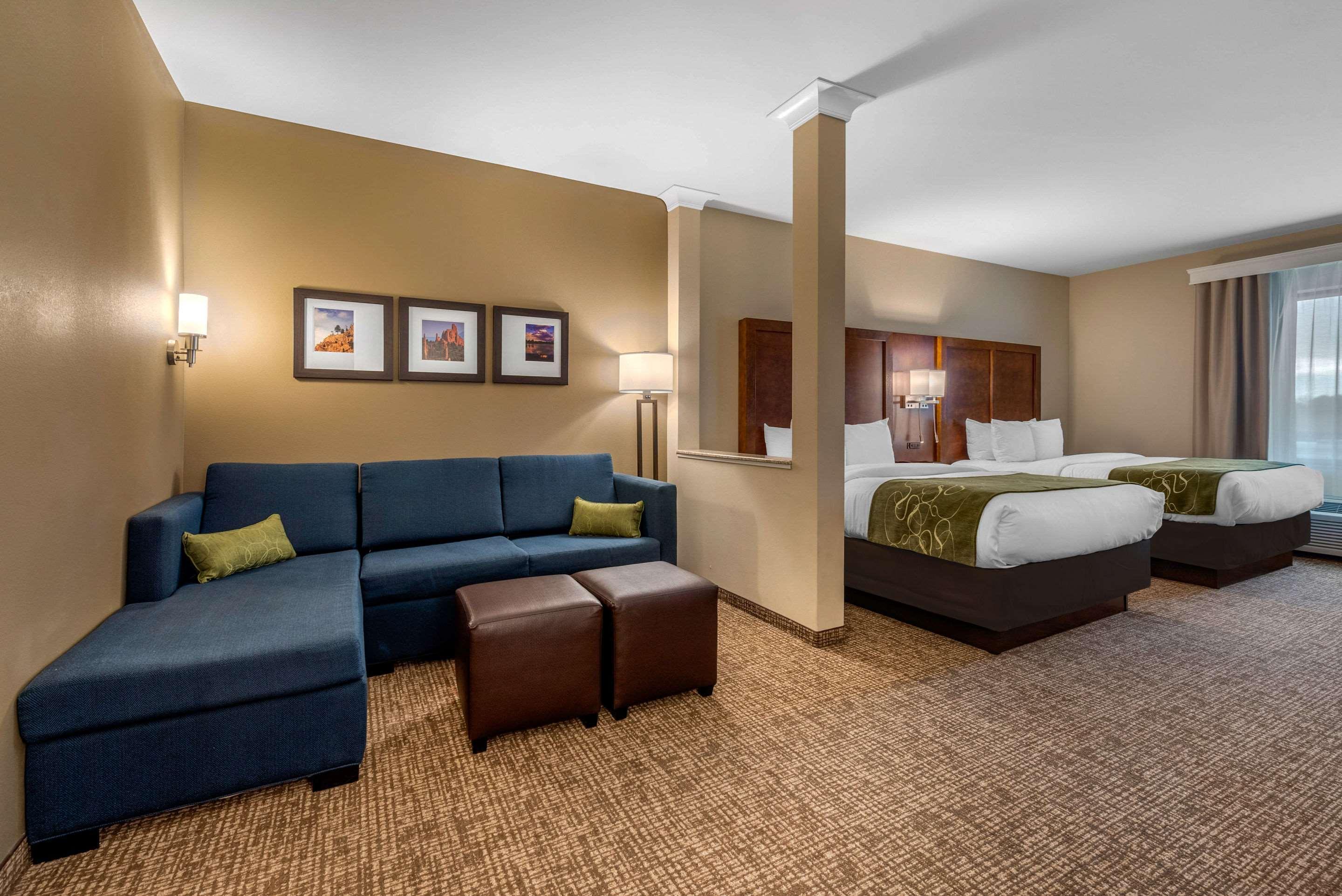 Comfort Suites — photo 4