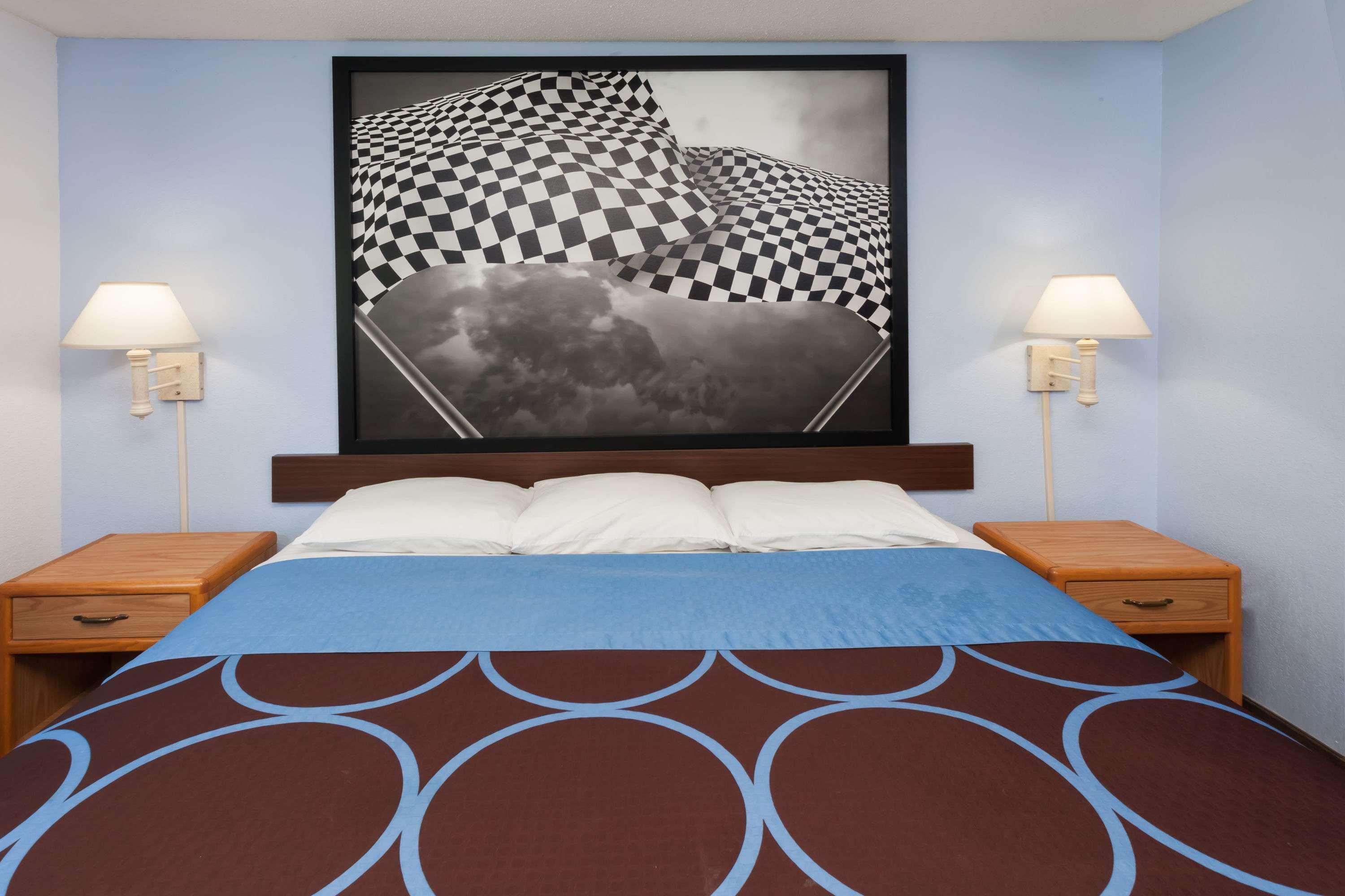Super 8 by Wyndham Huntington — photo 3