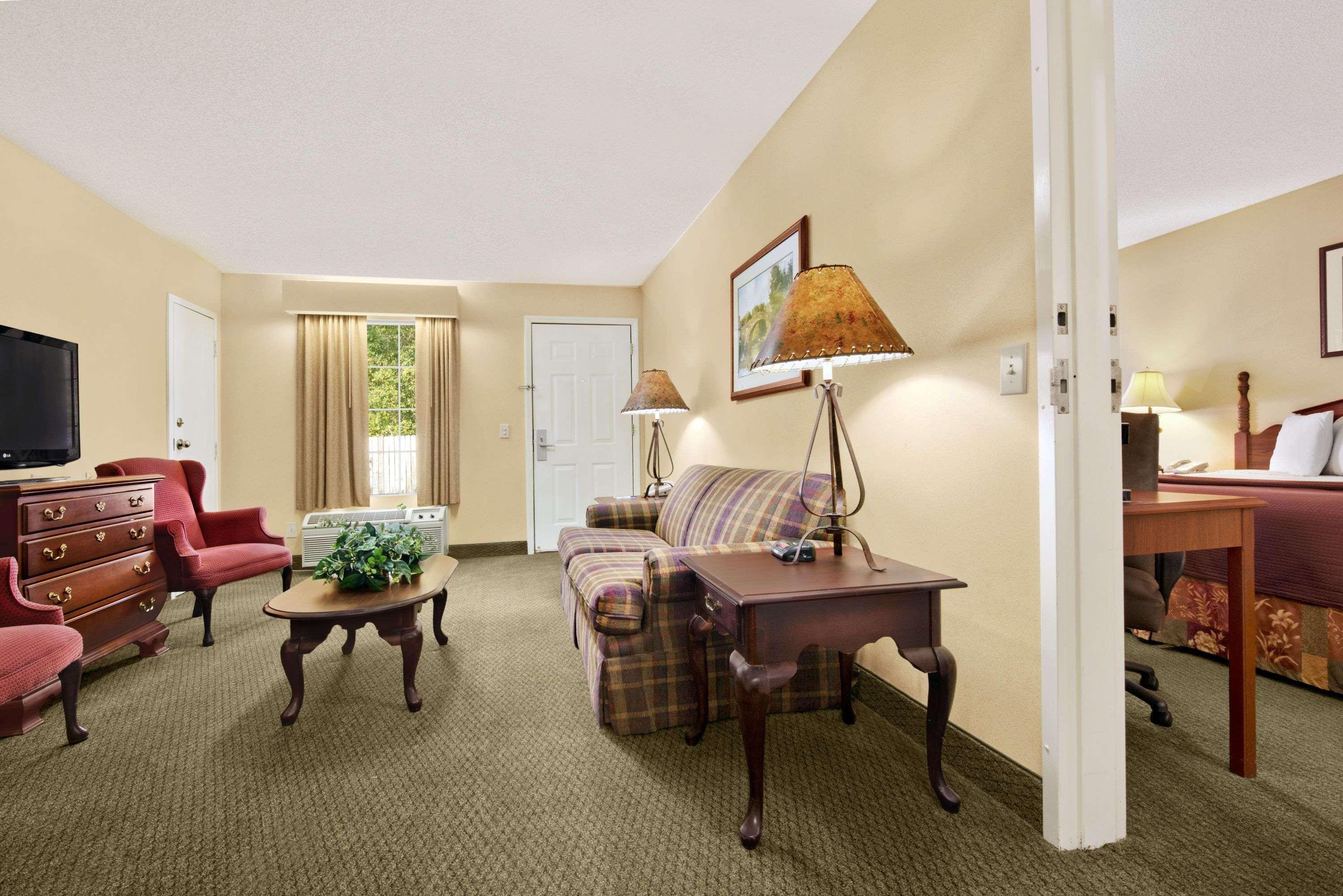 Baymont Inn & Suites Eufaula — photo 3