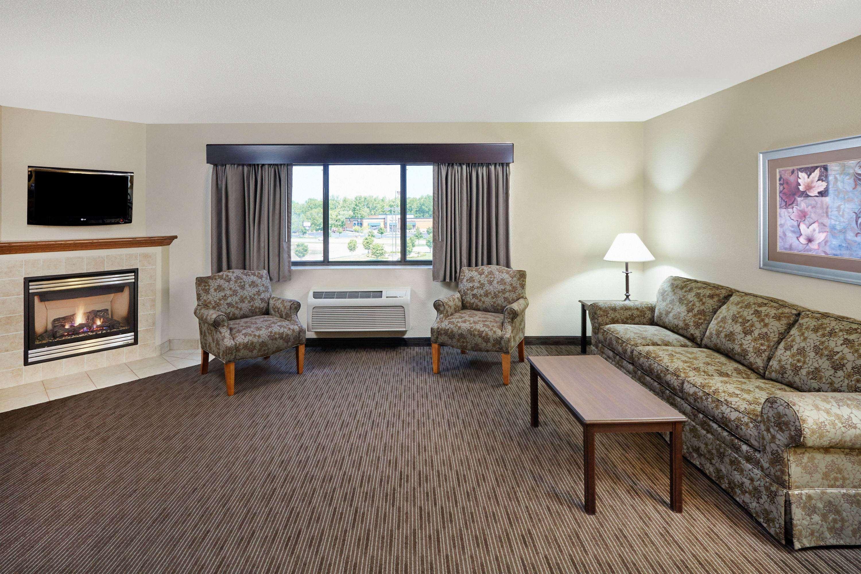 AmericInn Green Bay East — photo 5