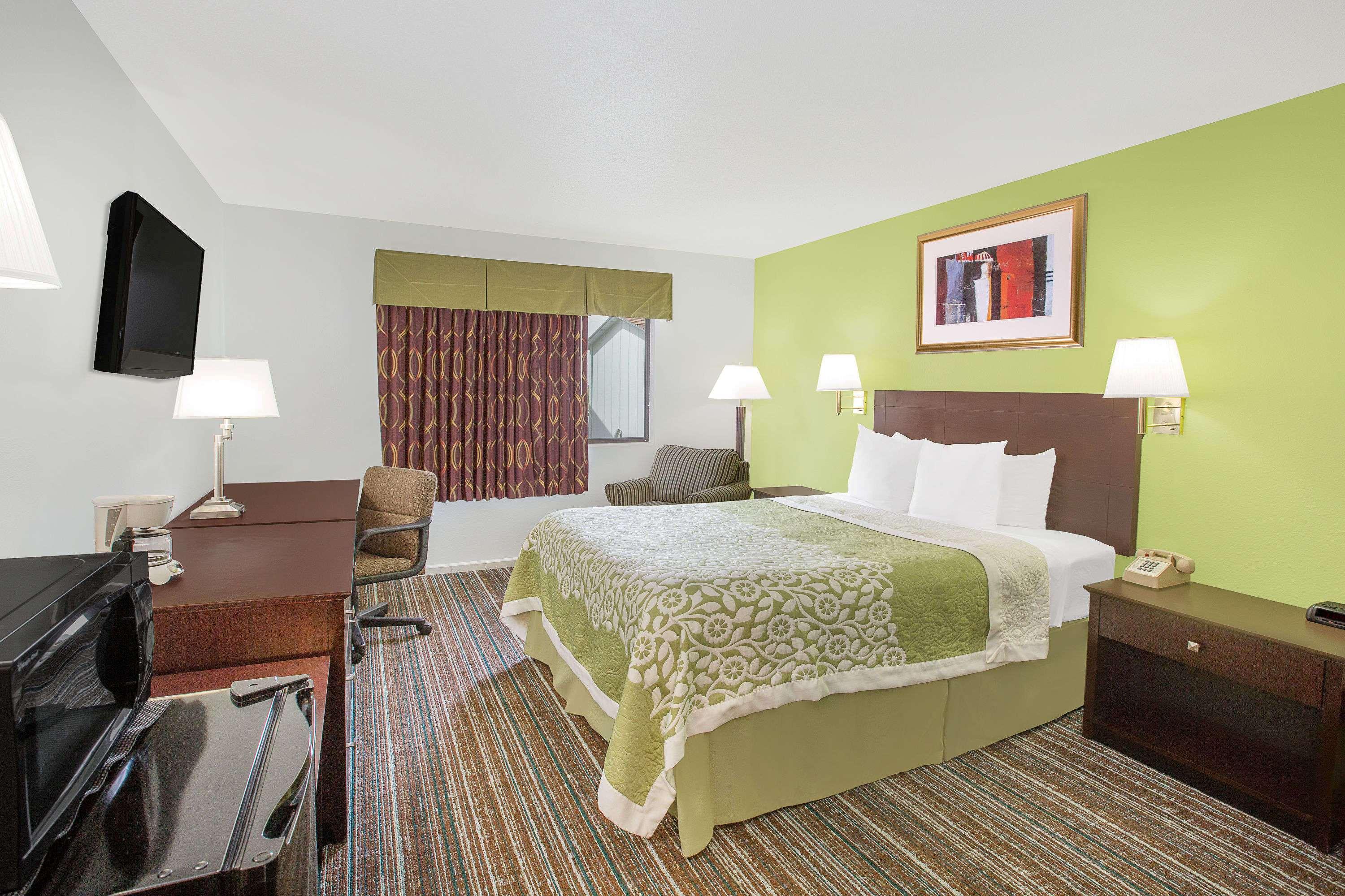 Days Inn by Wyndham York — photo 4