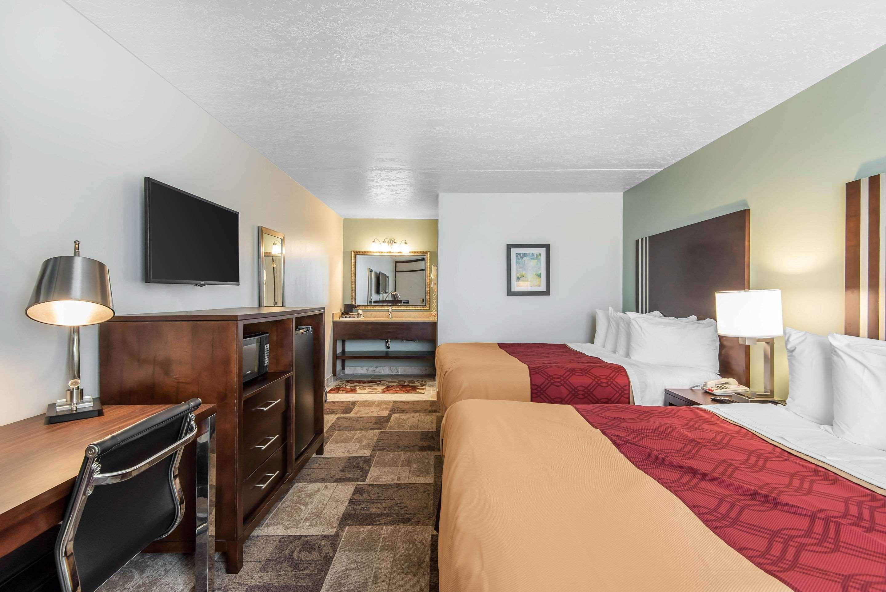 Econo Lodge Oak Grove-Blue Springs — photo 4