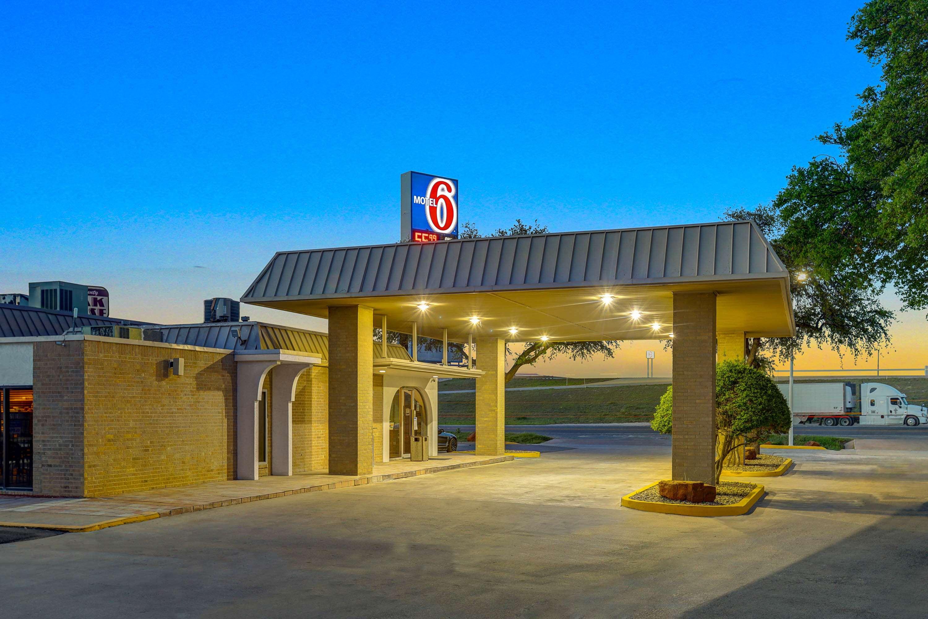 Motel 6 Sonora — photo 3