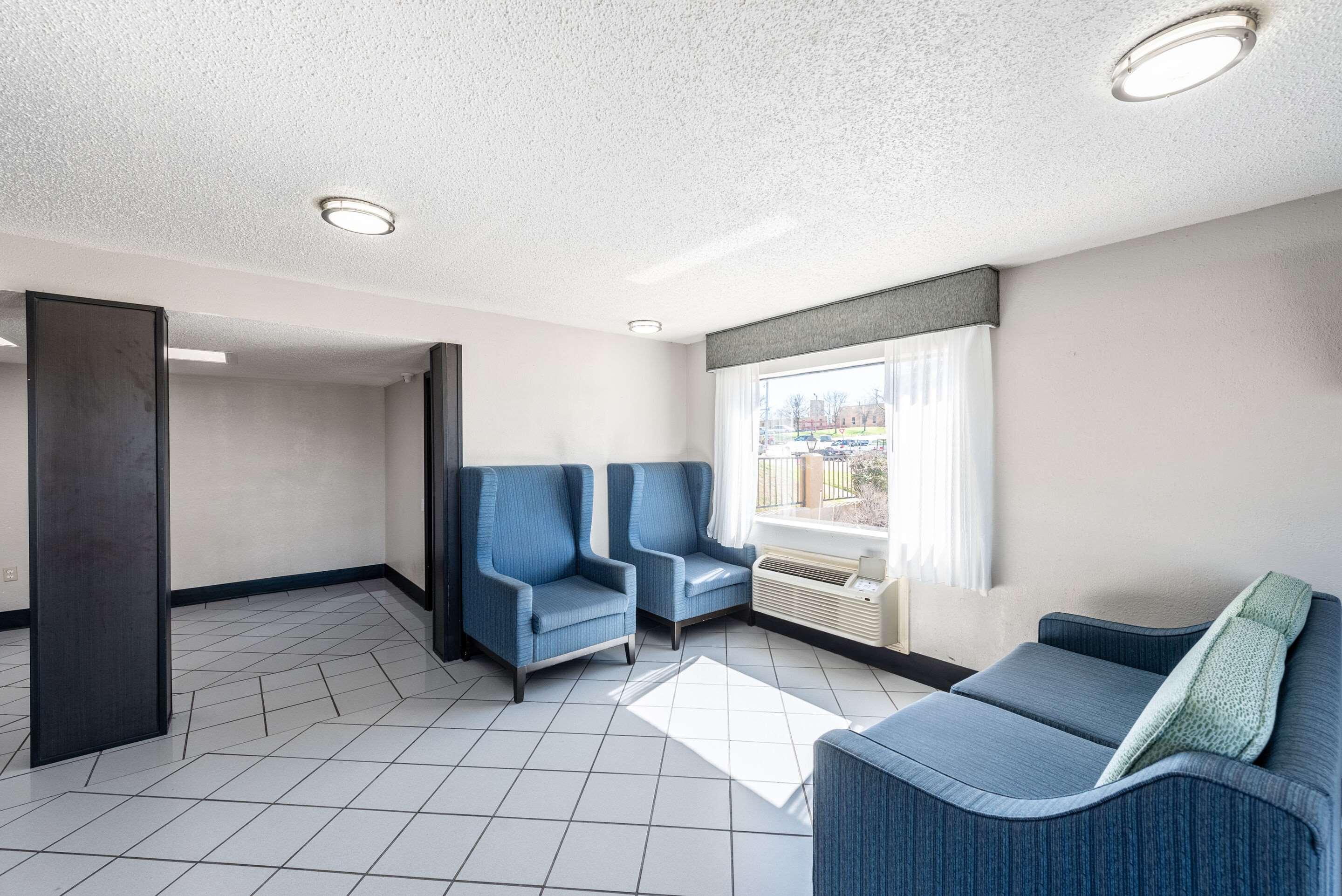 Econo Lodge — photo 5