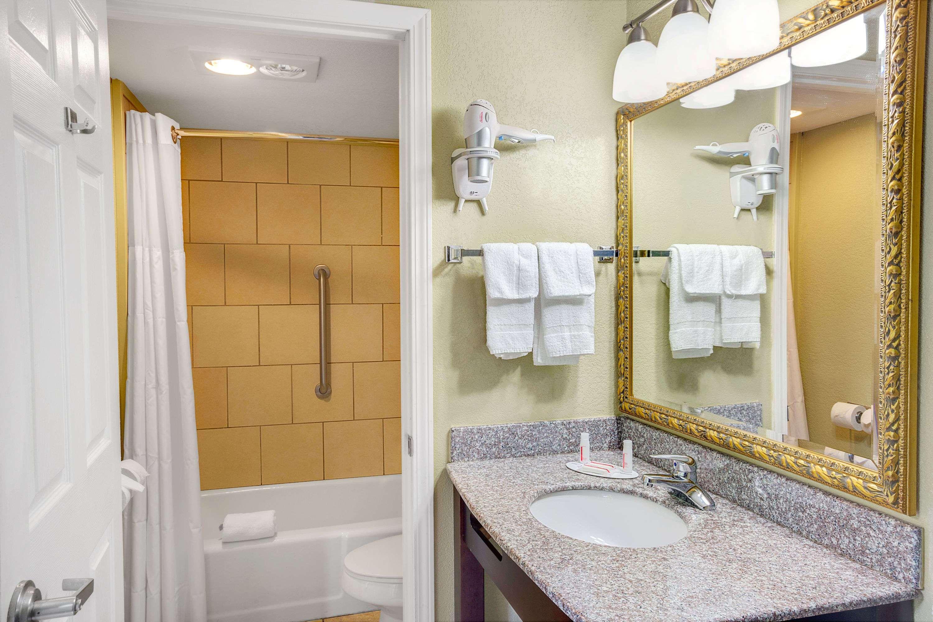 Baymont Inn & Suites Gatlinburg On The River — photo 5
