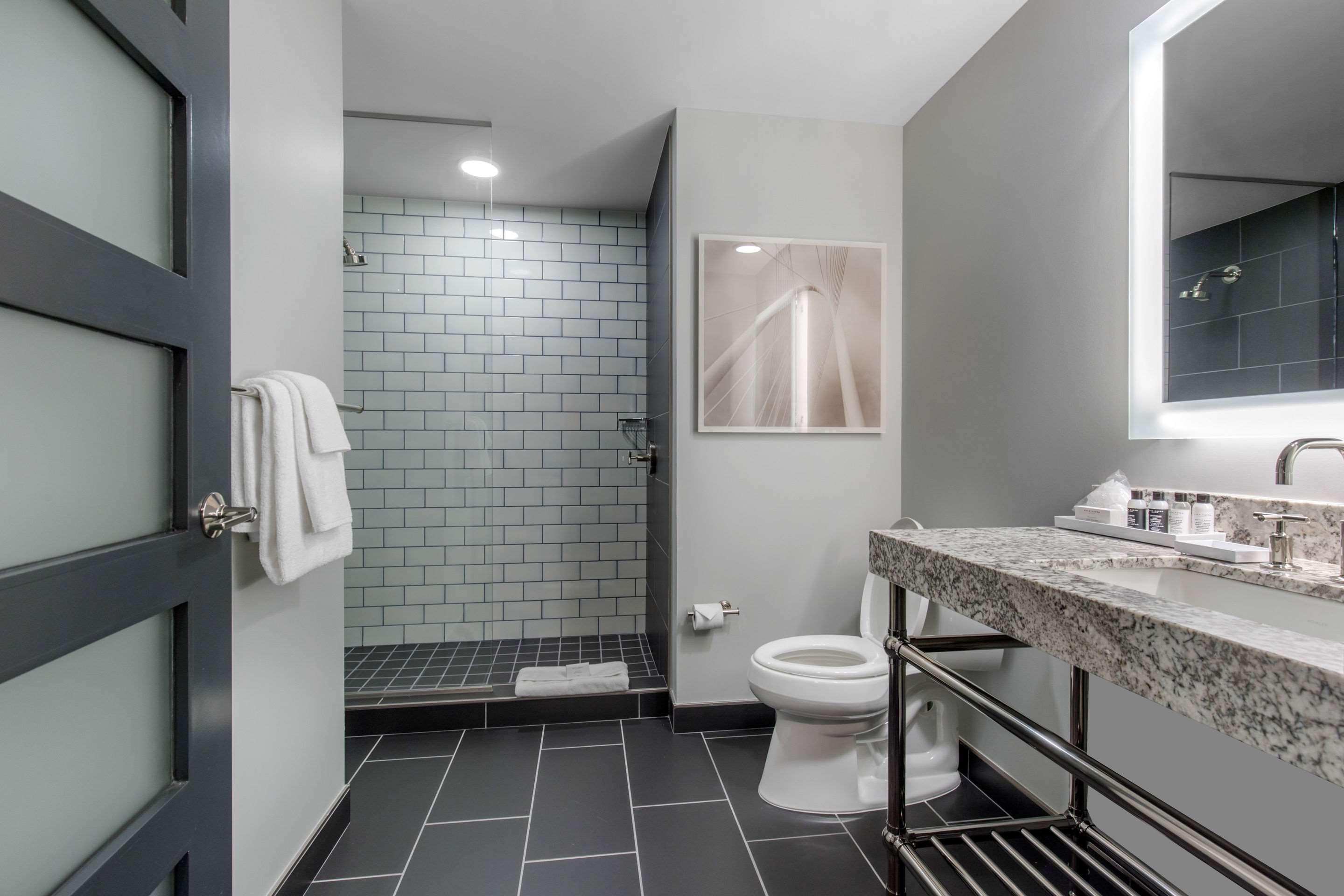Cambria Hotel Downtown Dallas — photo 4