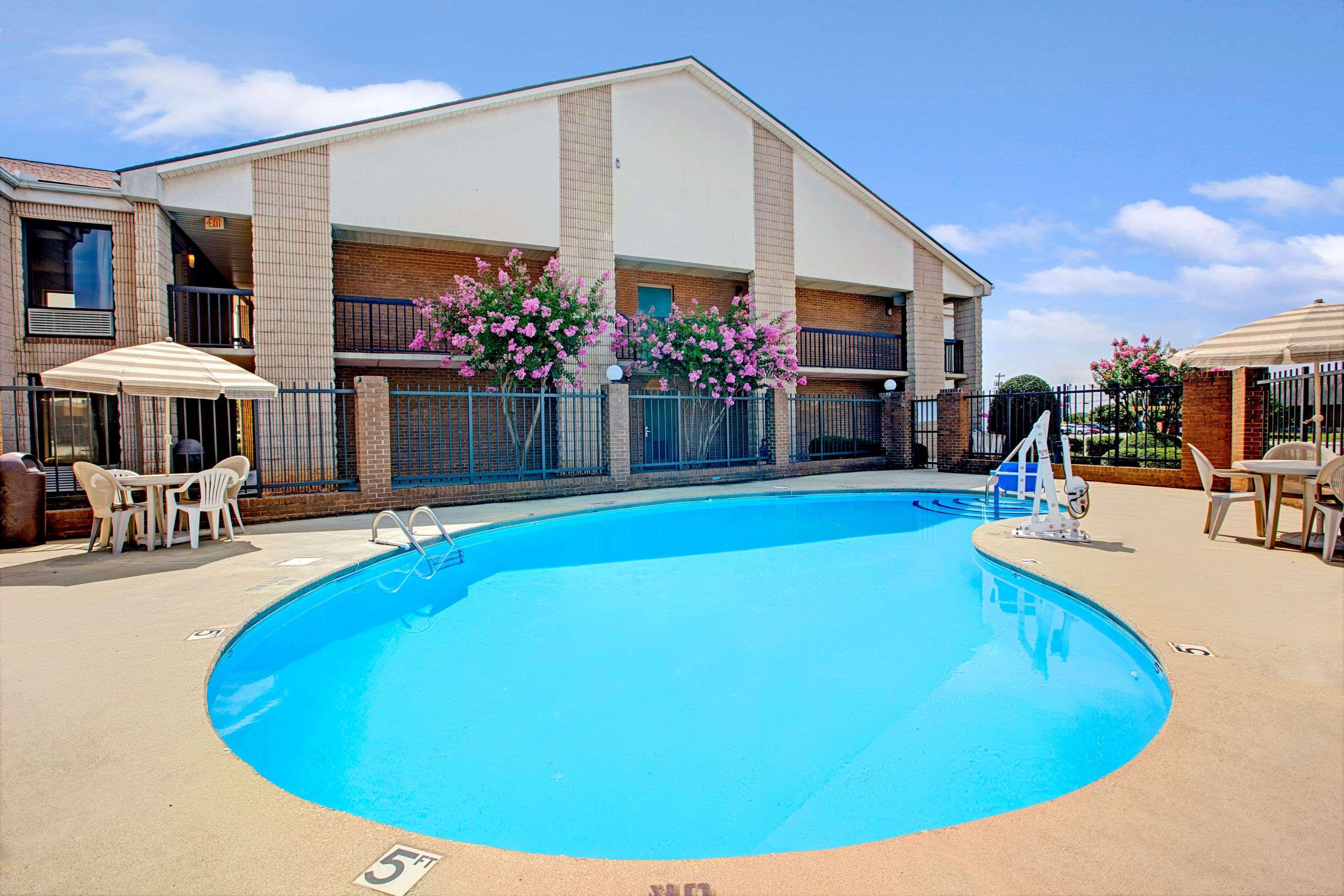 Days Inn by Wyndham Mooresville Lake Norman — photo 5