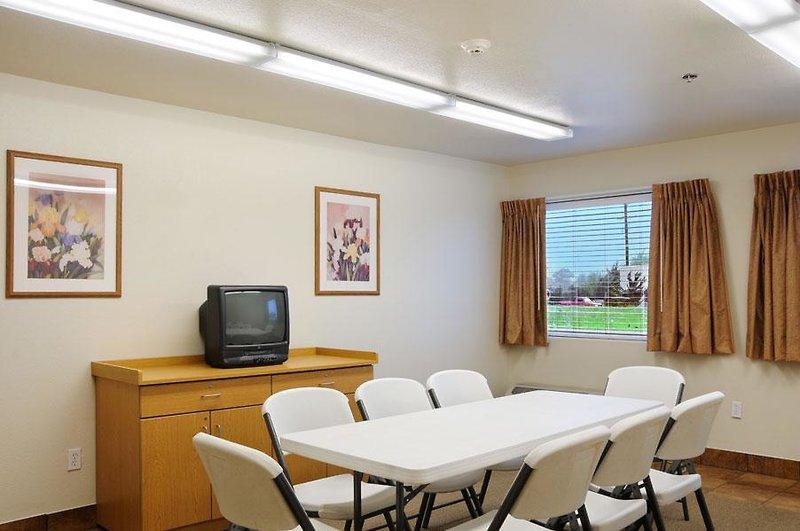 Americas Best Value Inn & Suites — photo 4