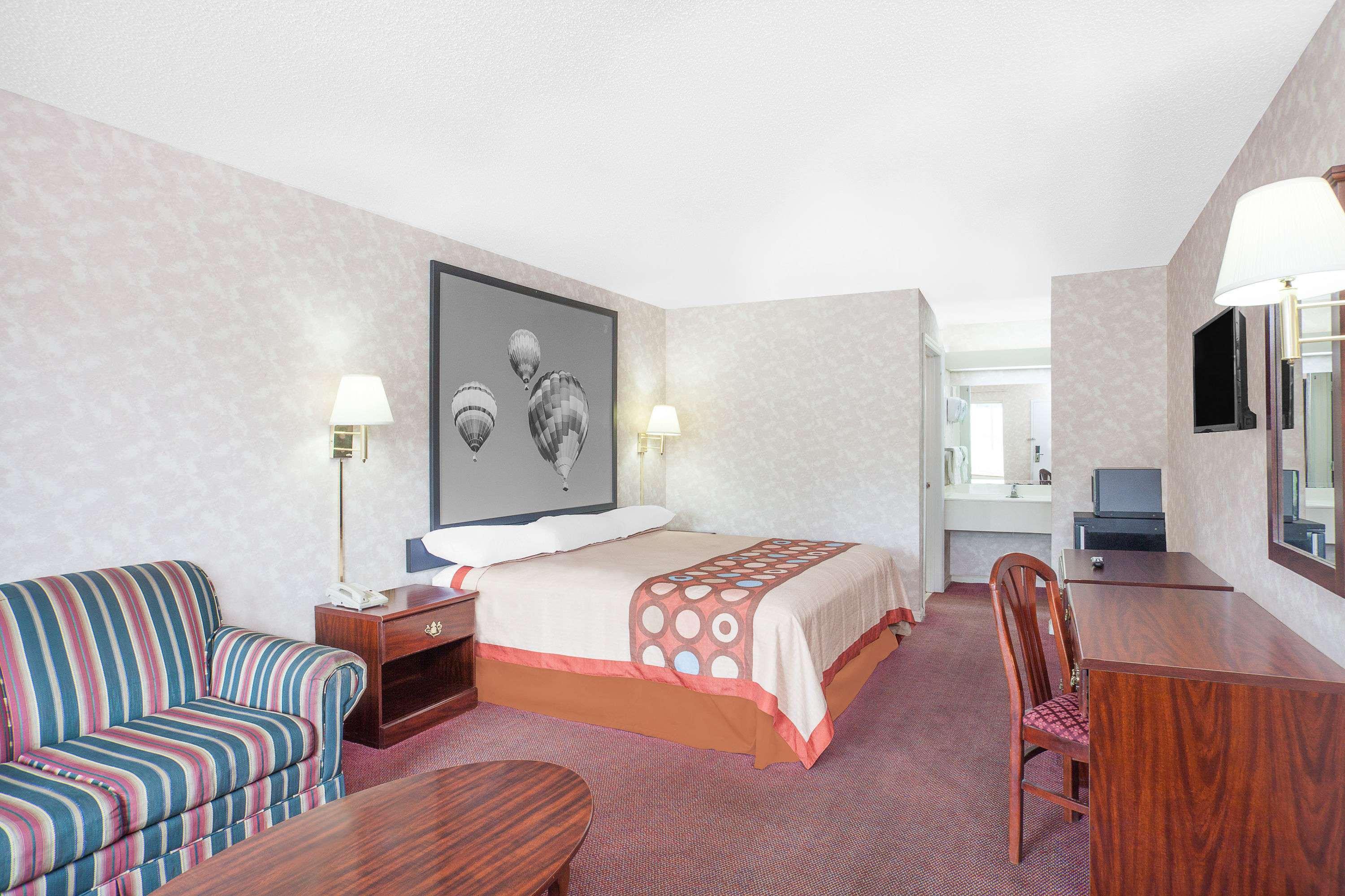 Super 8 by Wyndham Decatur Priceville — photo 4