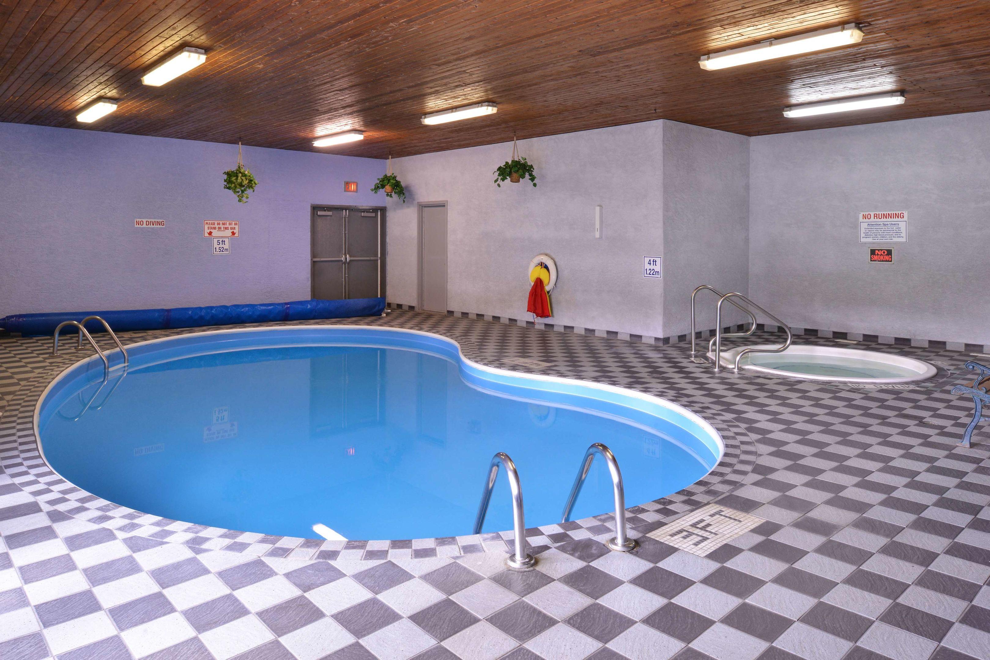 Canadas Best Value Inn & Suites Fernie — photo 4