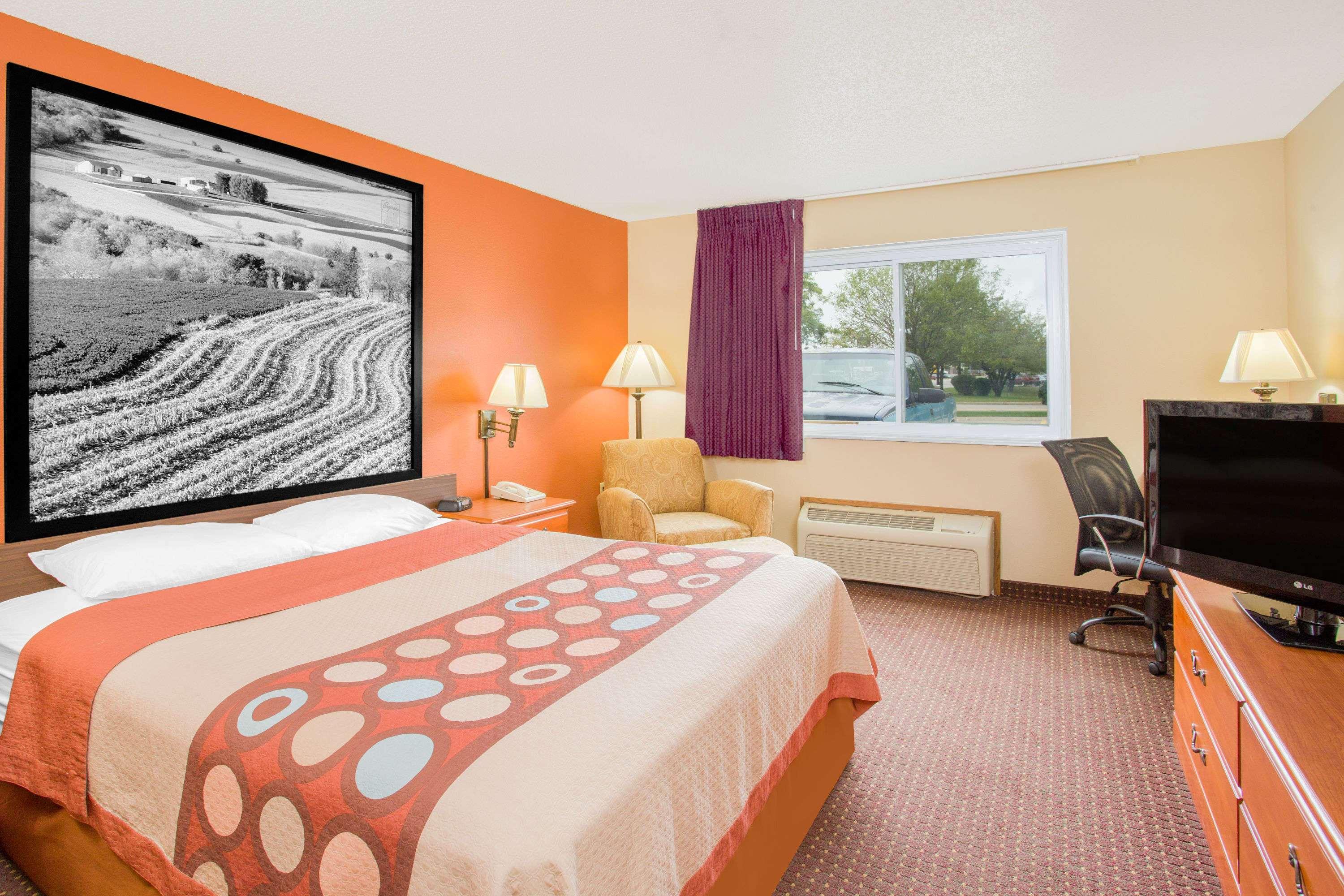 Super 8 by Wyndham Waverly — photo 4