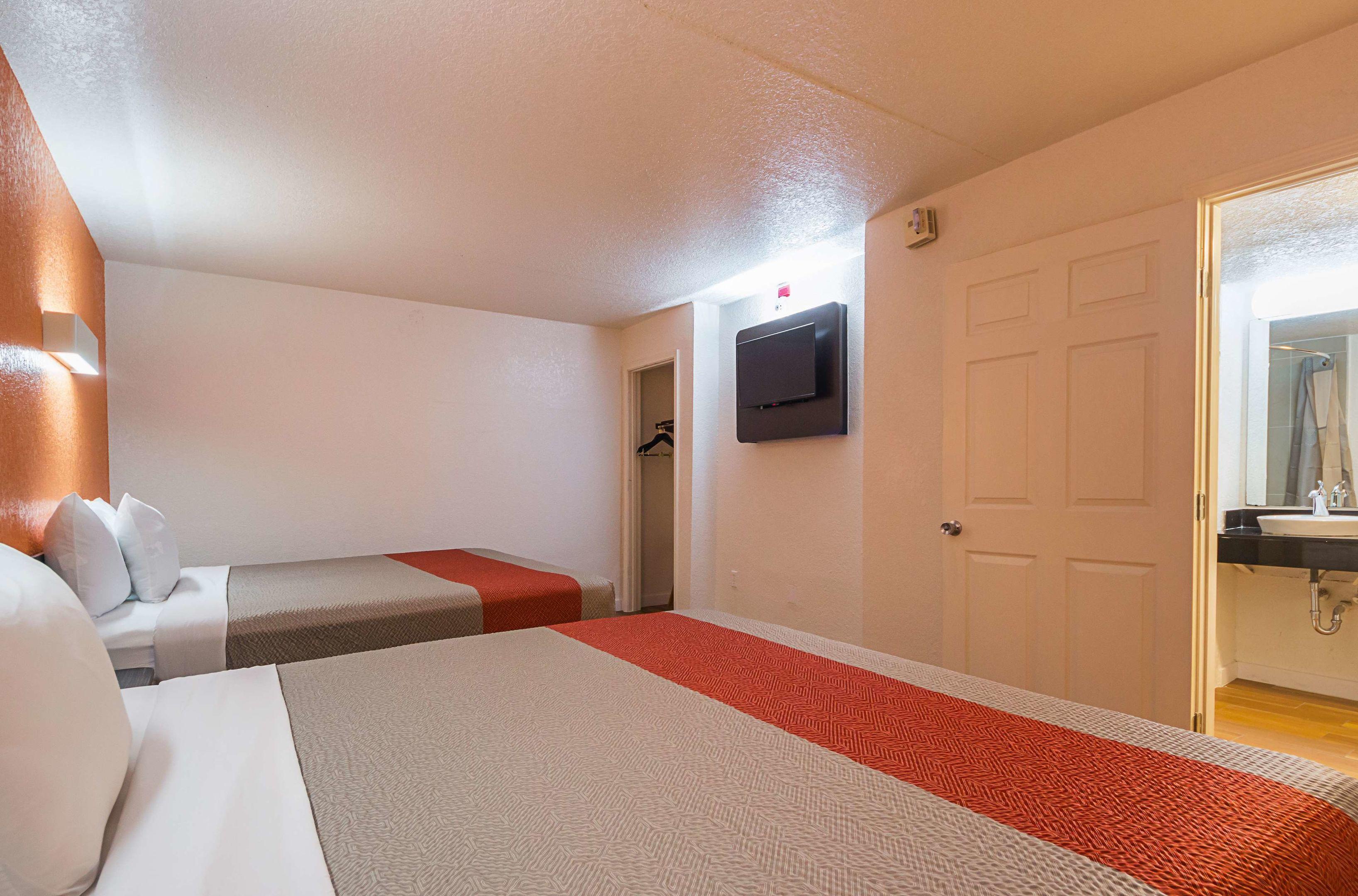 Motel 6 Dallas - Garland - Northwest Hwy — photo 5