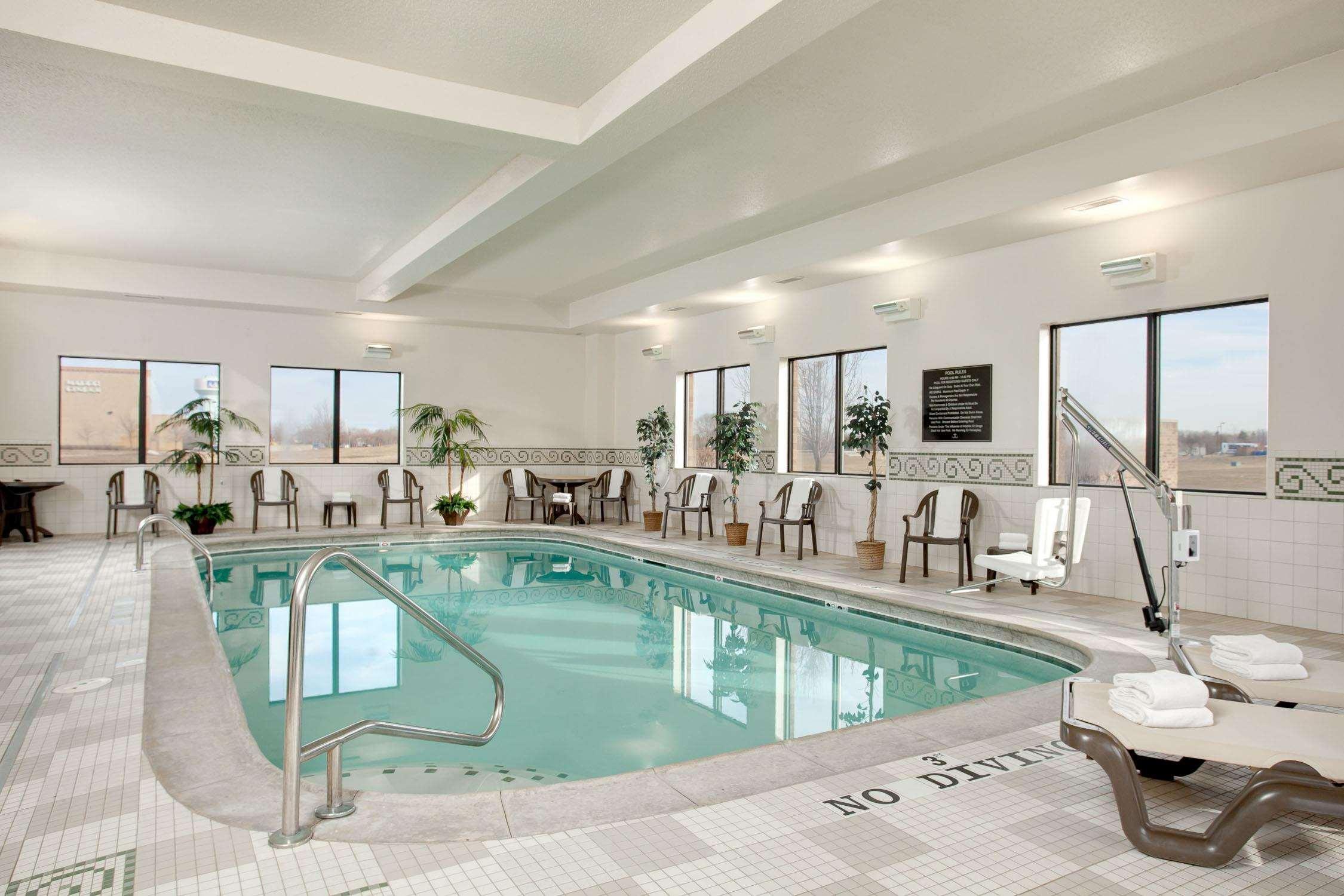 Hampton Inn & Suites Addison — photo 3