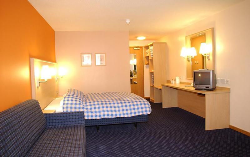 Travelodge Cork Airport — photo 3