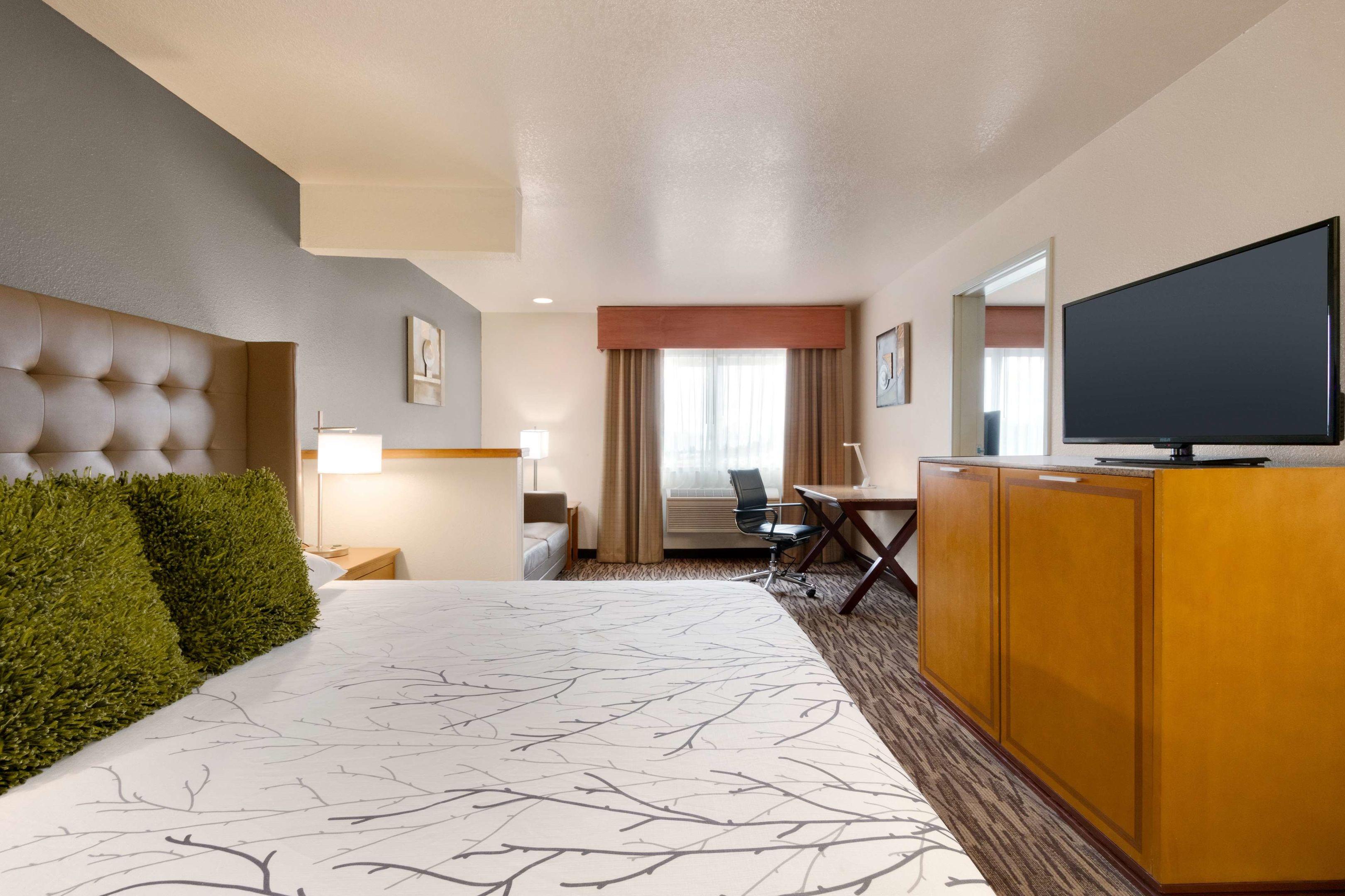 Best Western Plus Peppertree Airport Inn — photo 4
