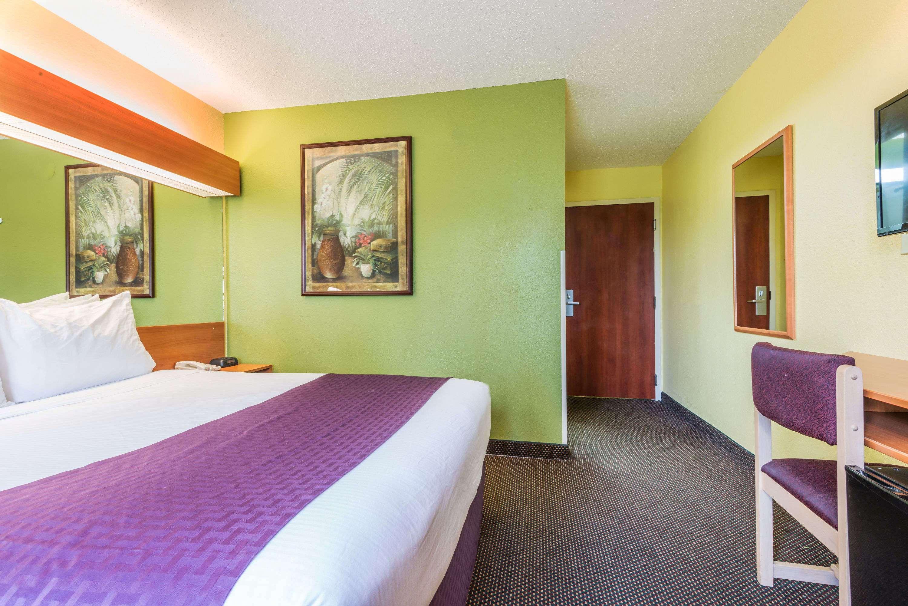 Microtel Inn & Suites by Wyndham Auburn — photo 3