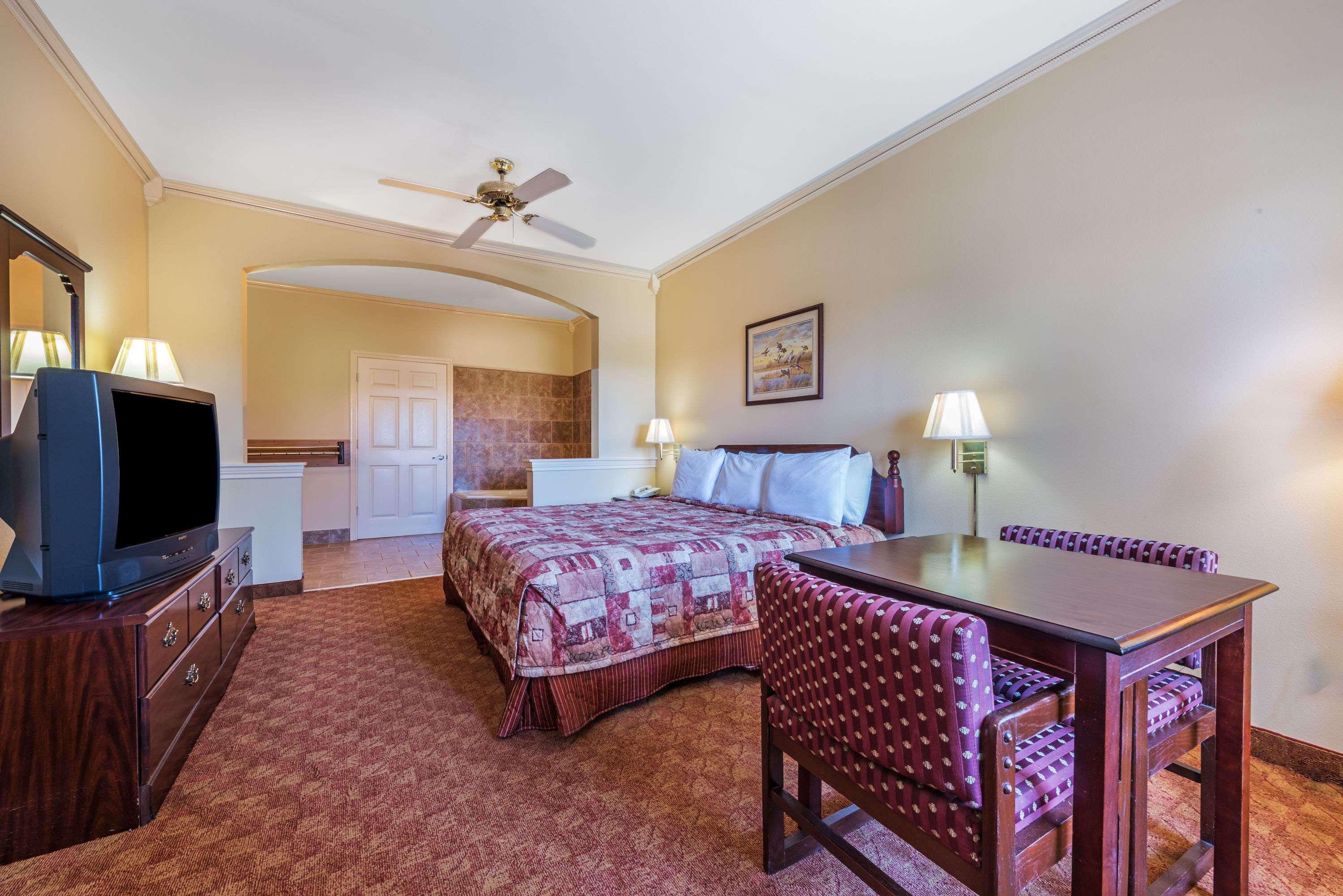 Super 8 by Wyndham Greenville — photo 4