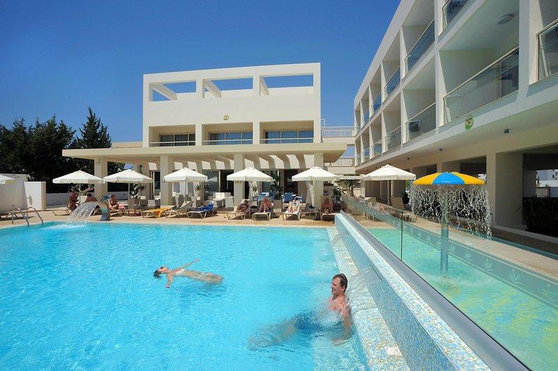 Nelia Gardens Hotel — photo 4
