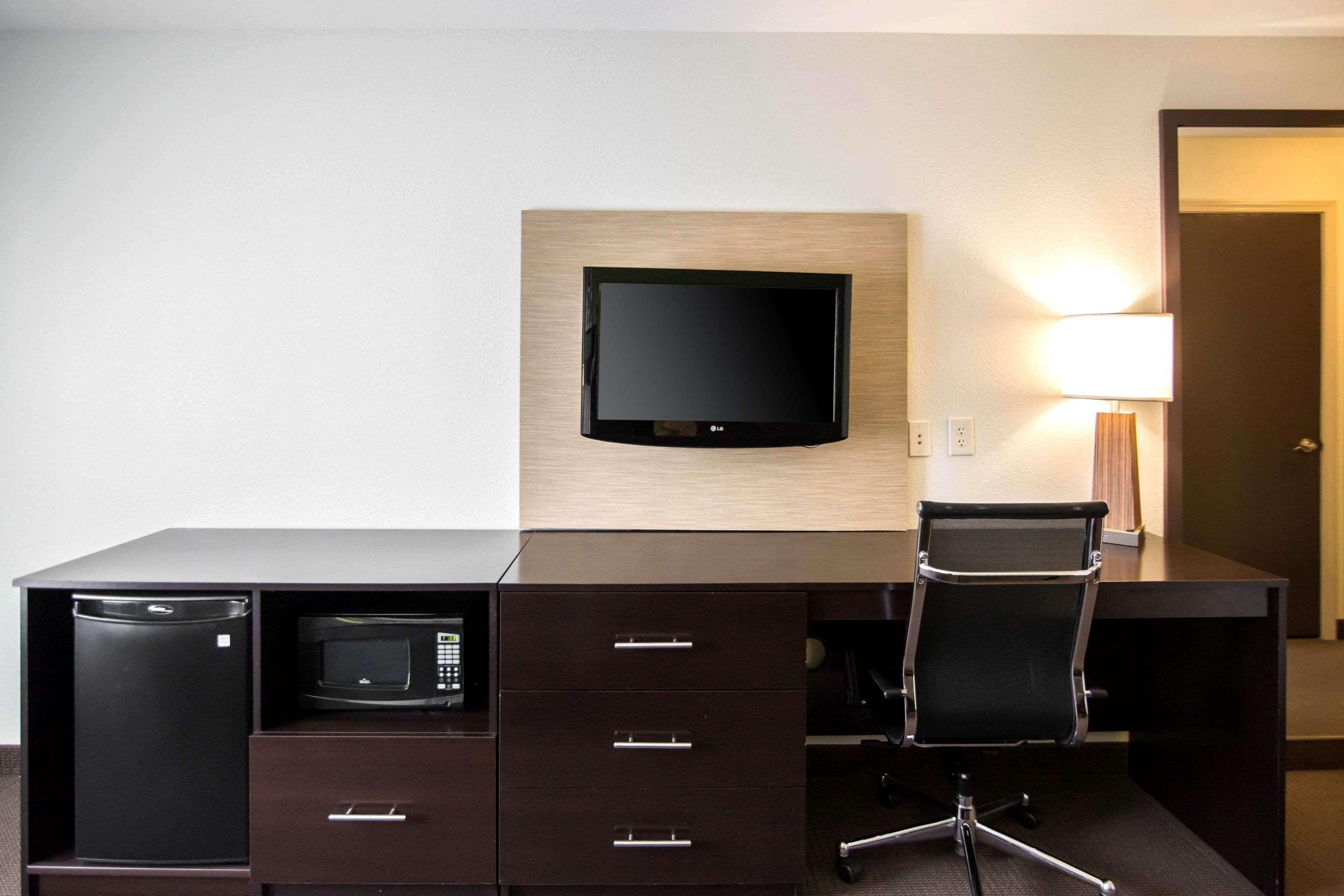 Sleep Inn & Suites Haysville — photo 4