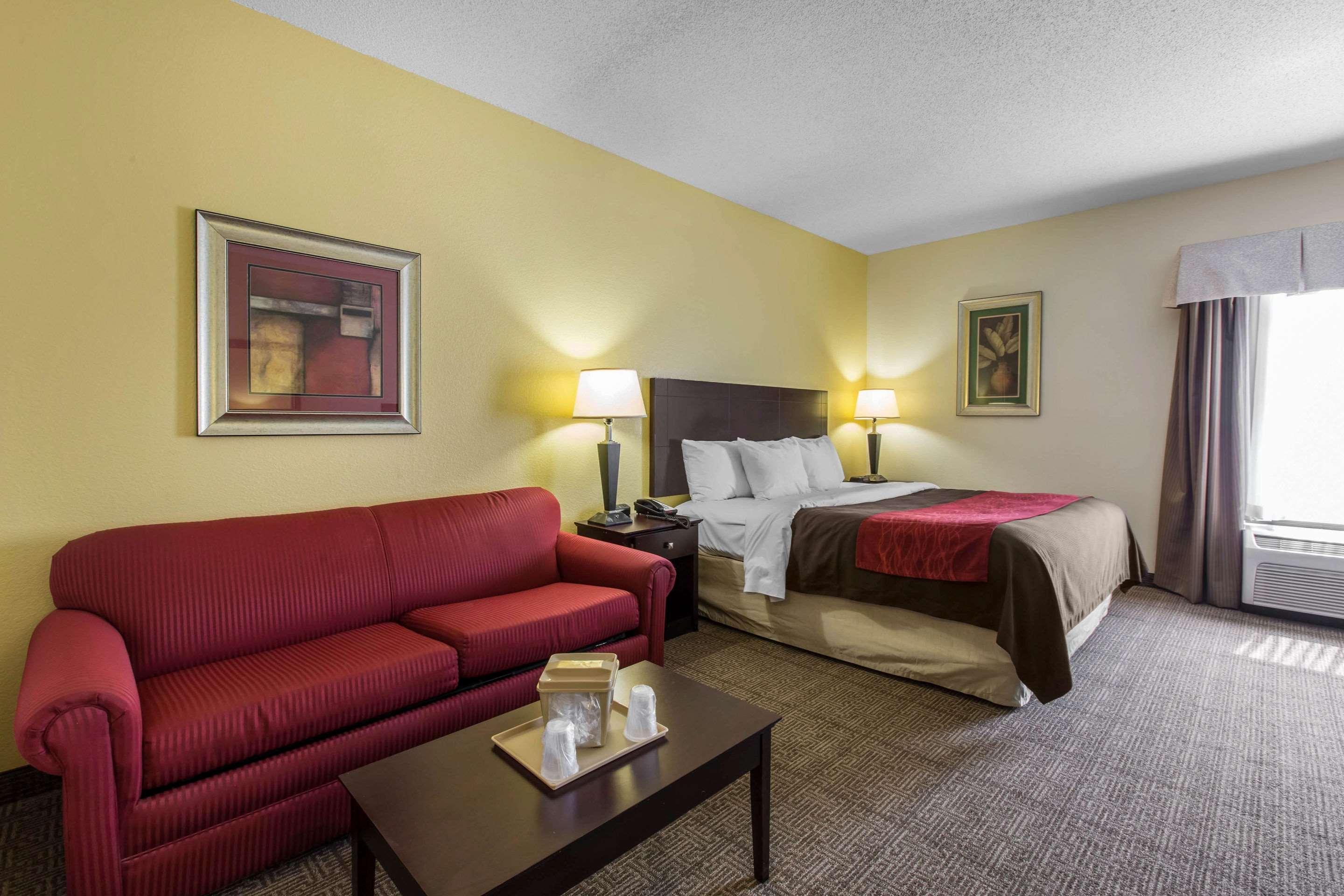 Comfort Inn & Suites — photo 4