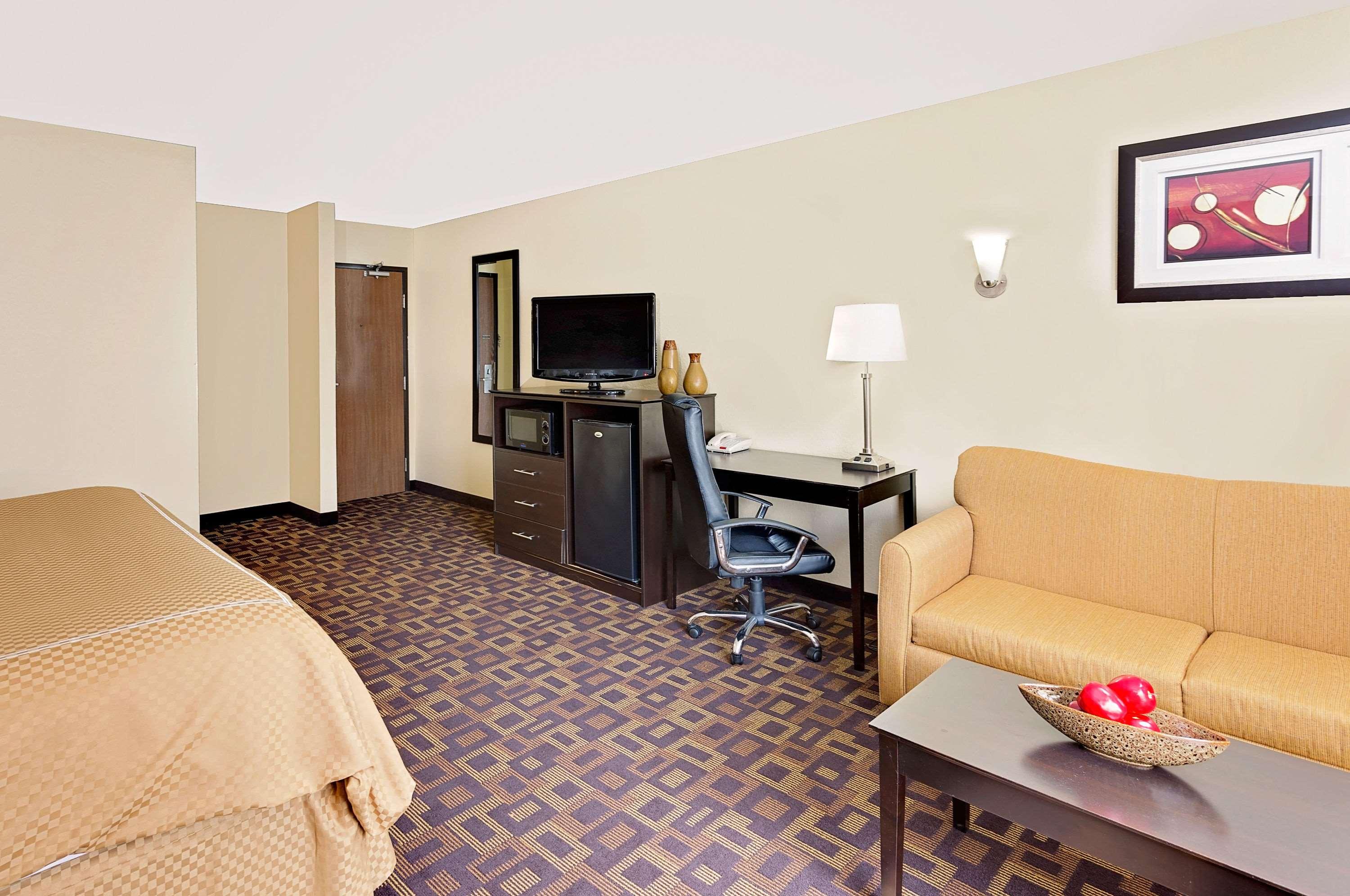 Super 8 by Wyndham Decorah — photo 4